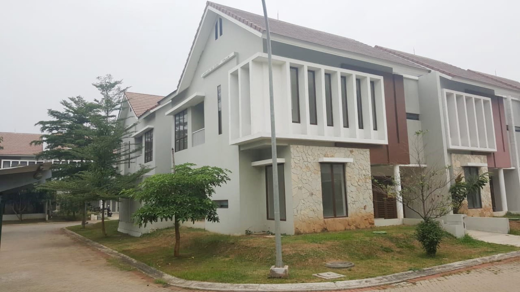 Rumah Hook siap huni di Discovery Fiore Bintaro Jaya