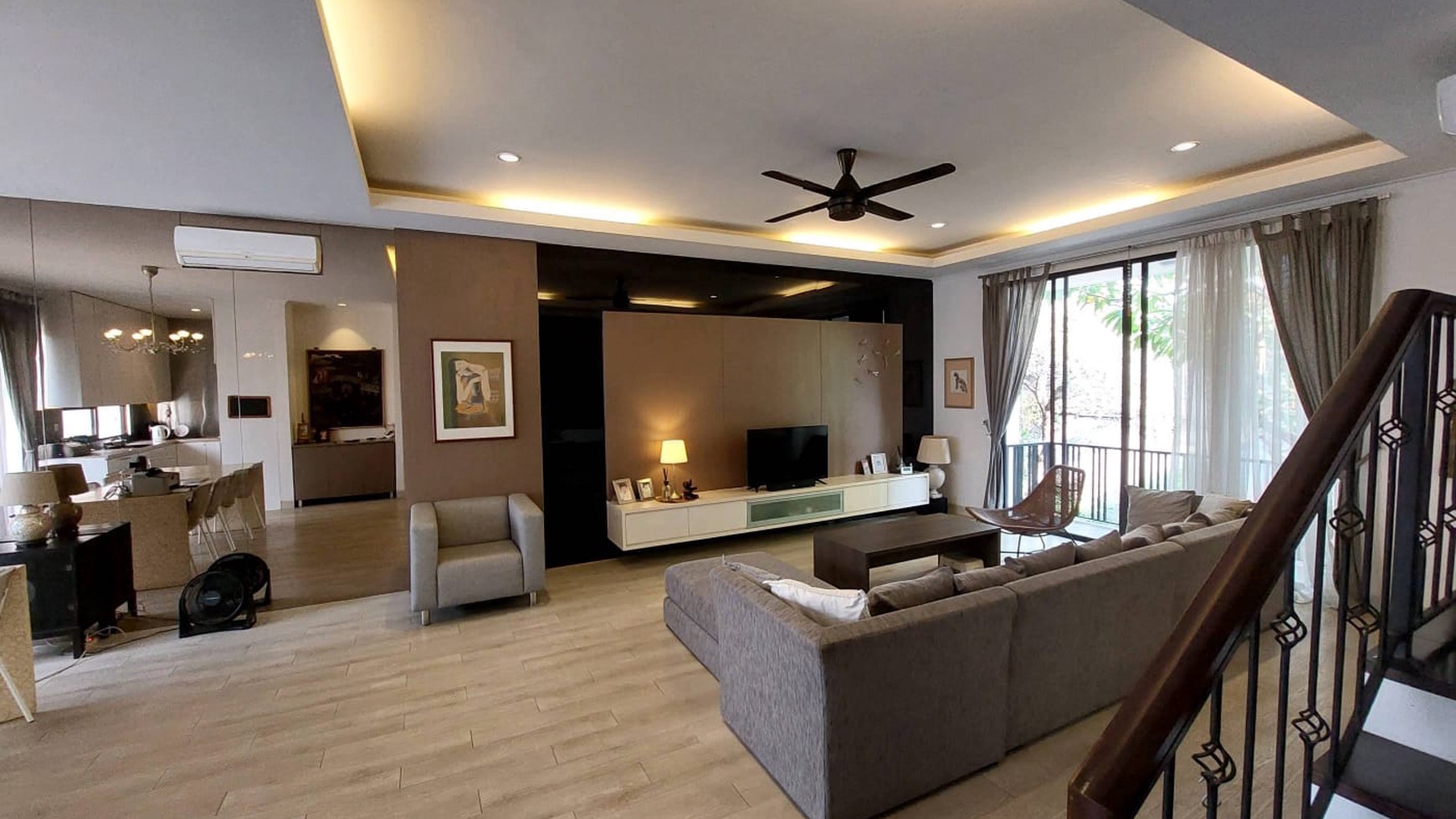 Townhouse Asri dan Nyaman Lingkungan Tenang di Ampera, JakSel