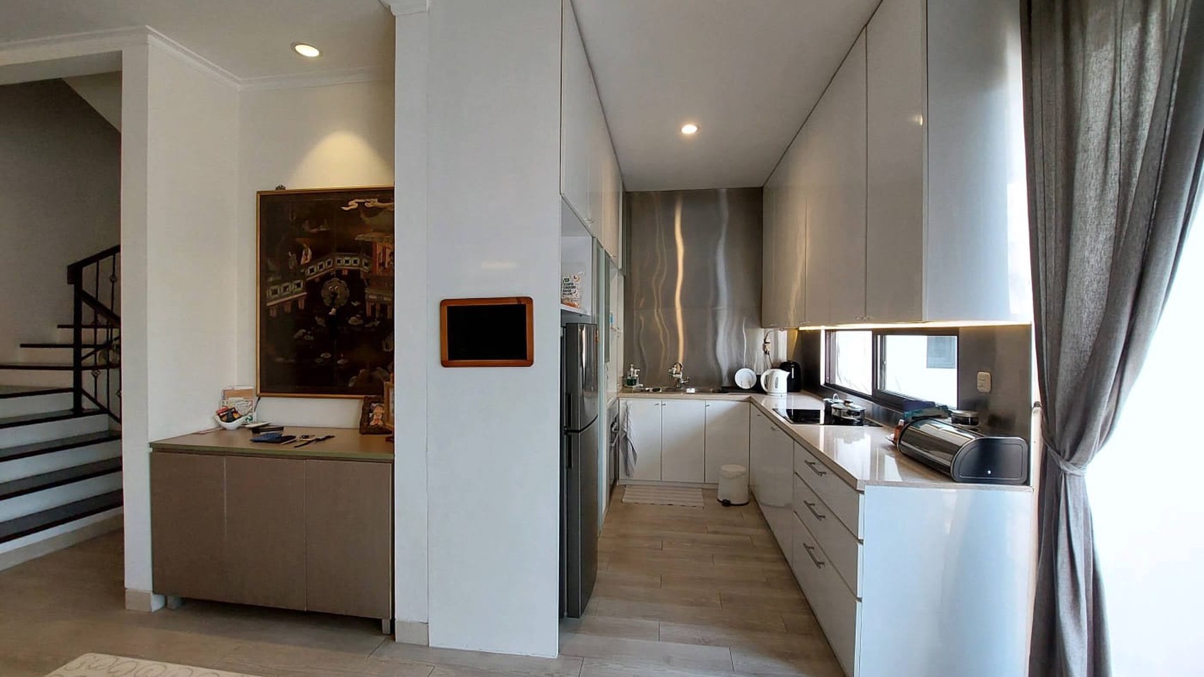 Townhouse Asri dan Nyaman Lingkungan Tenang di Ampera, JakSel