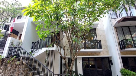 Townhouse Asri dan Nyaman Lingkungan Tenang di Ampera, Jakarta Selatan