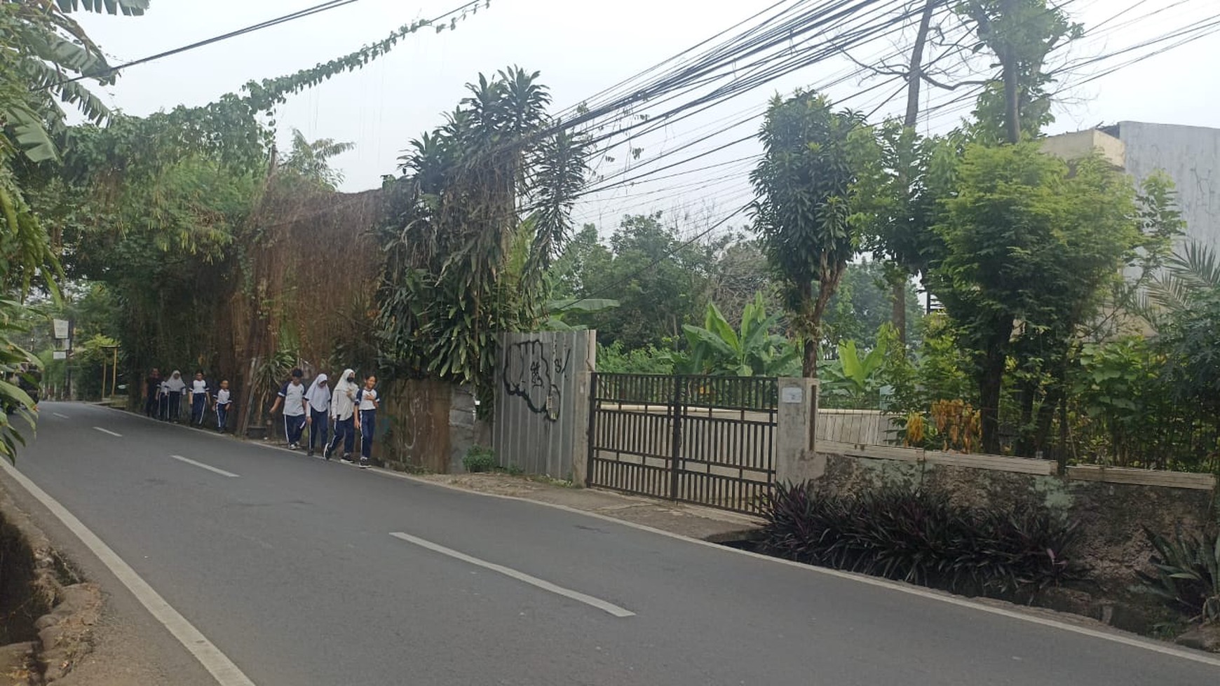 Tanah Lokasi Strategis di Jagakarsa Raya cocok untuk Perumahan ( Cluster Townhouse ) 