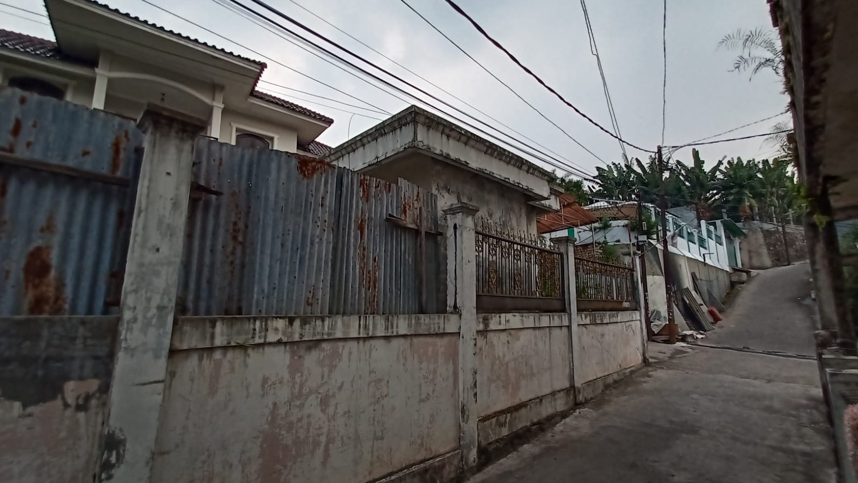 Rumah Asri Hitung Tanah di Pangkalan Jati, Cinere, Depok