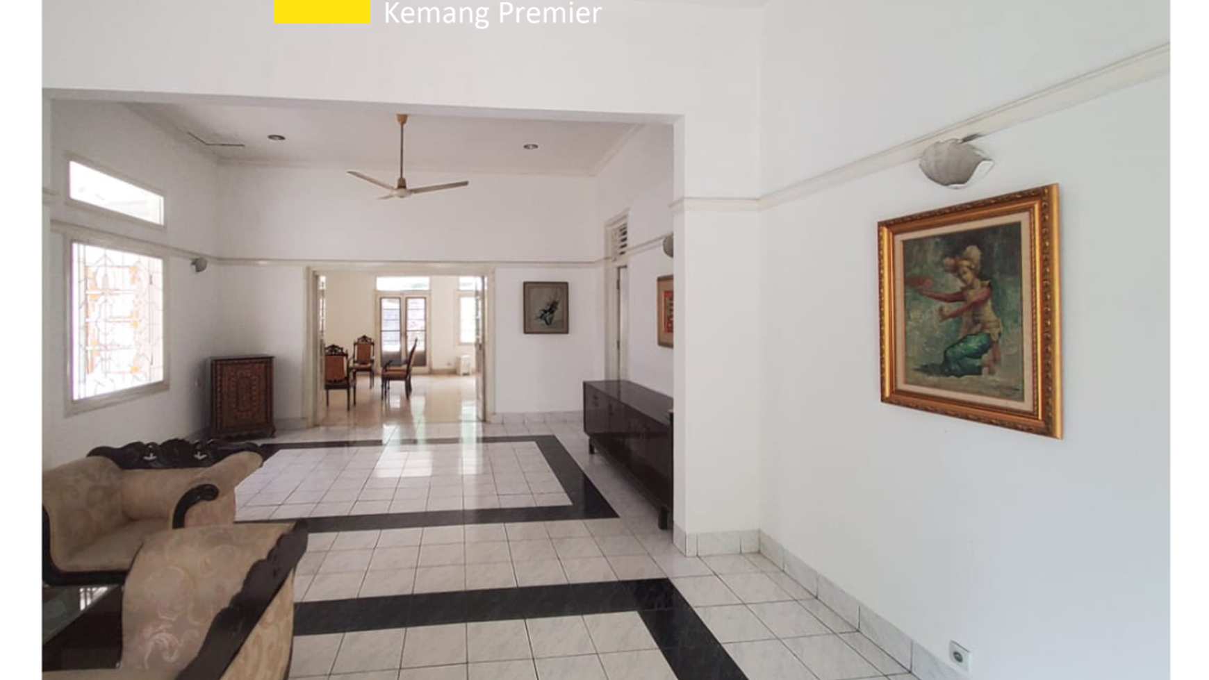 Rumah Klasik  Asri dan Lingkungan Nyaman di Menteng