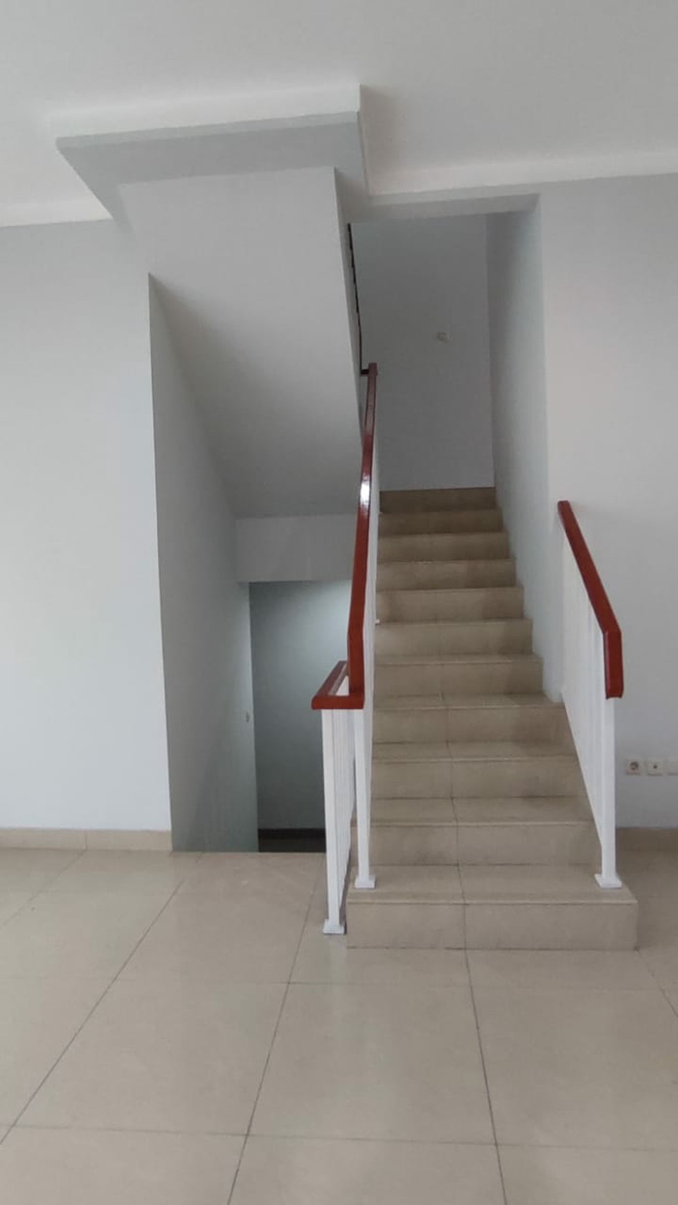 Rumah 2 Lantai di Kebayoran Terrace Bintaro Jaya