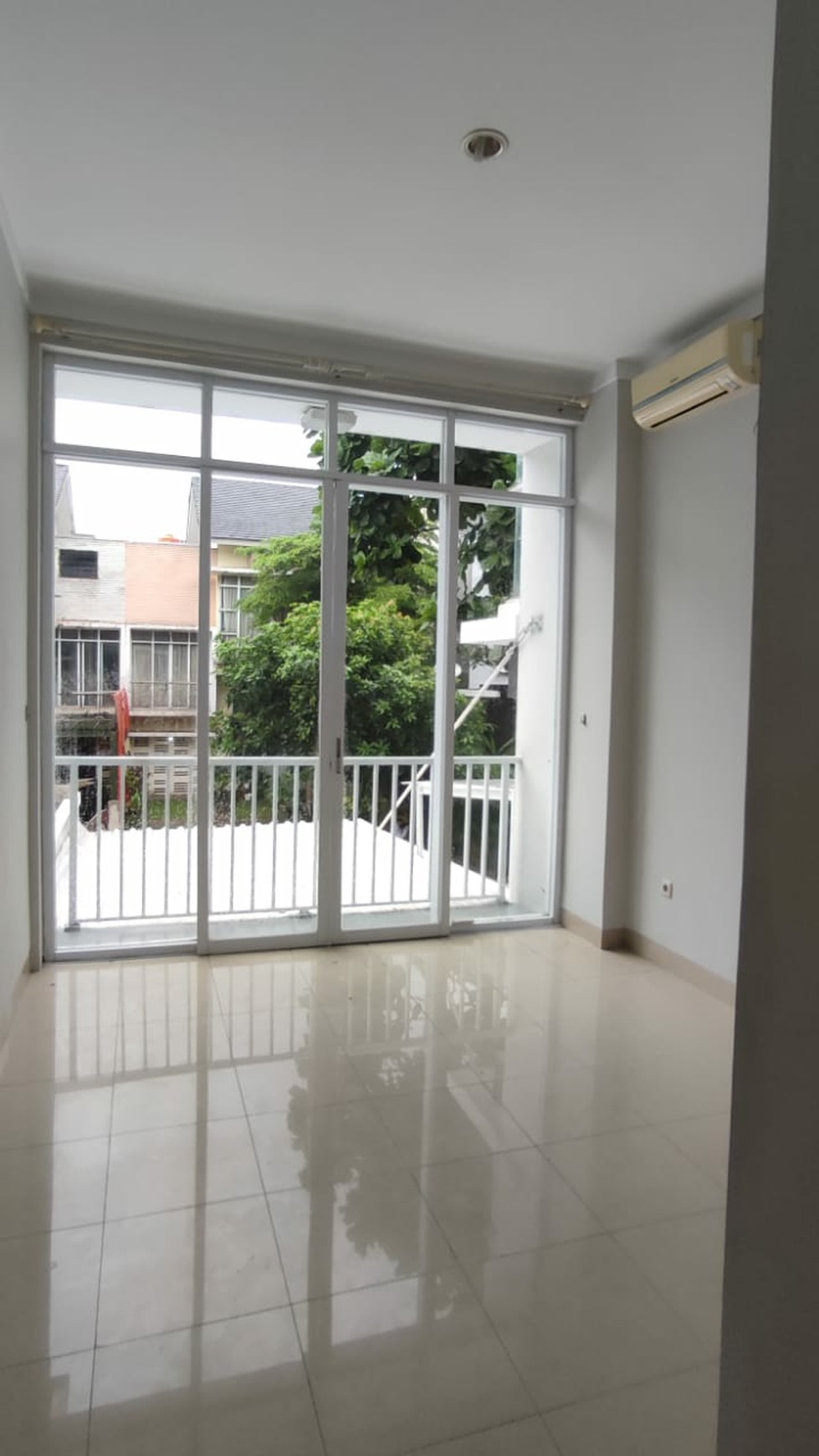 Rumah 2 Lantai di Kebayoran Terrace Bintaro Jaya