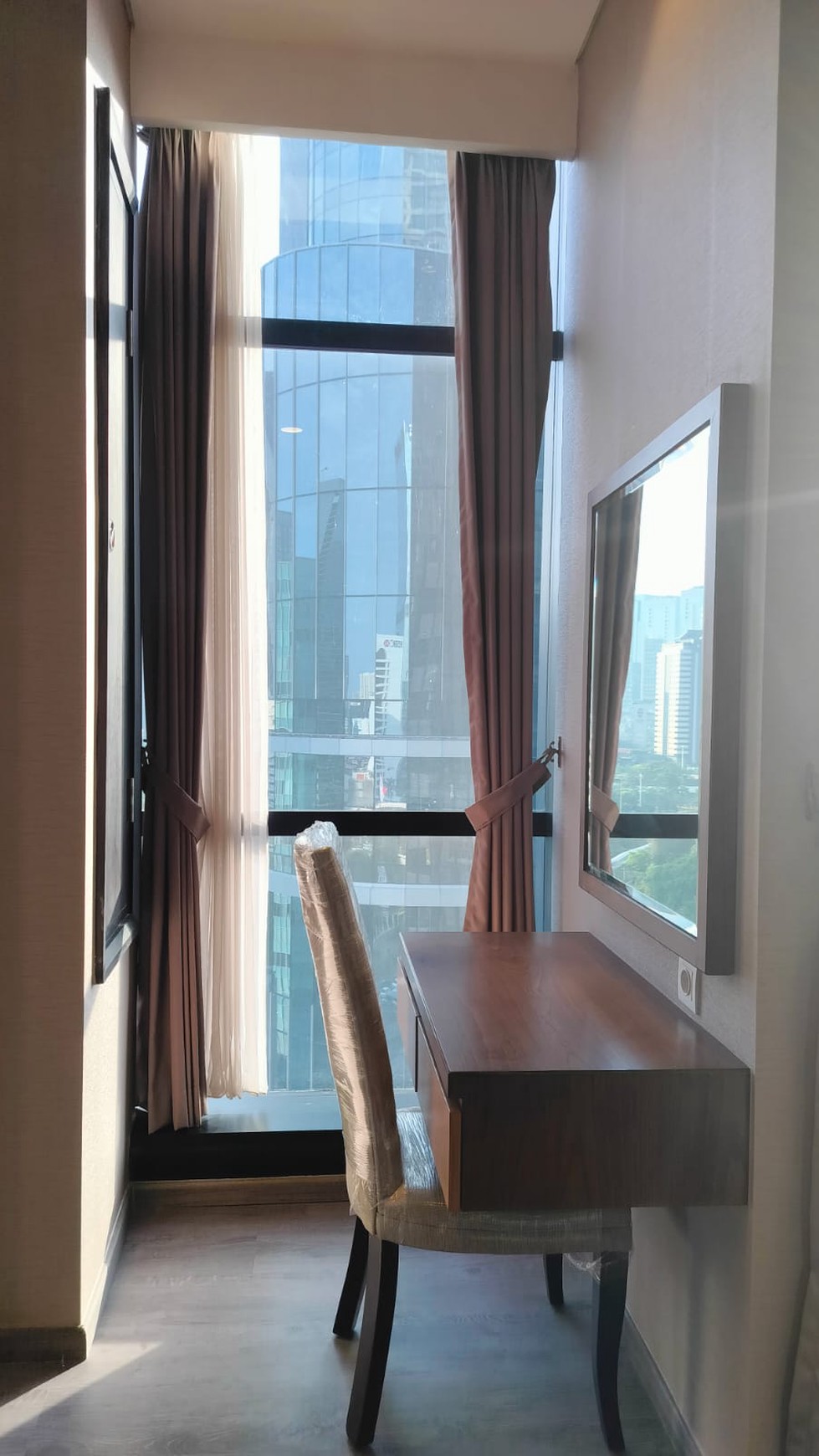 Sudirman suite Apartement ,3 bedroom ,corner unit, city view, 5minutes walking distance to MRT Benhil