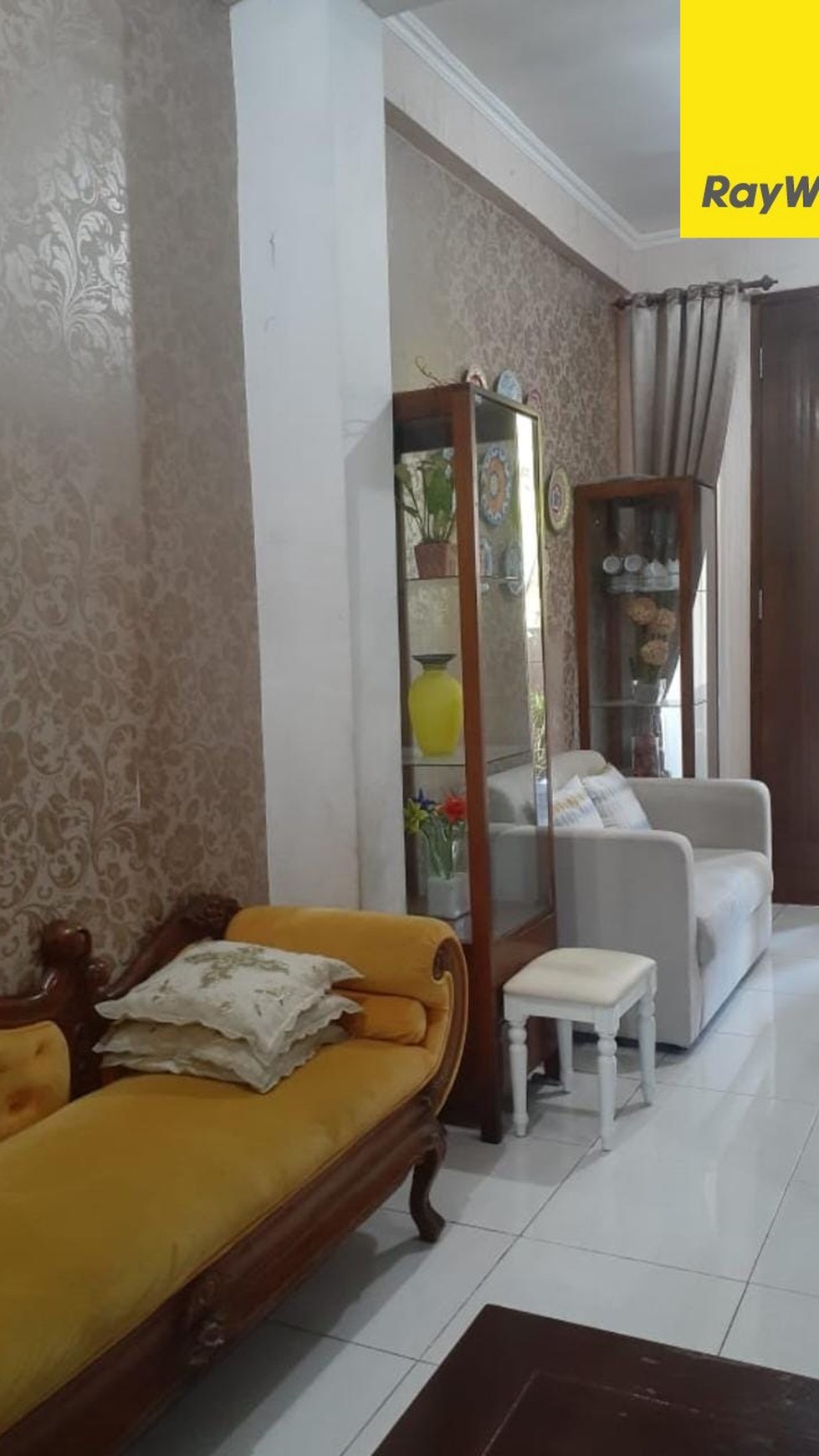 Dijual Rumah 2 lantai di Babatan Pratama Wiyung Surabaya