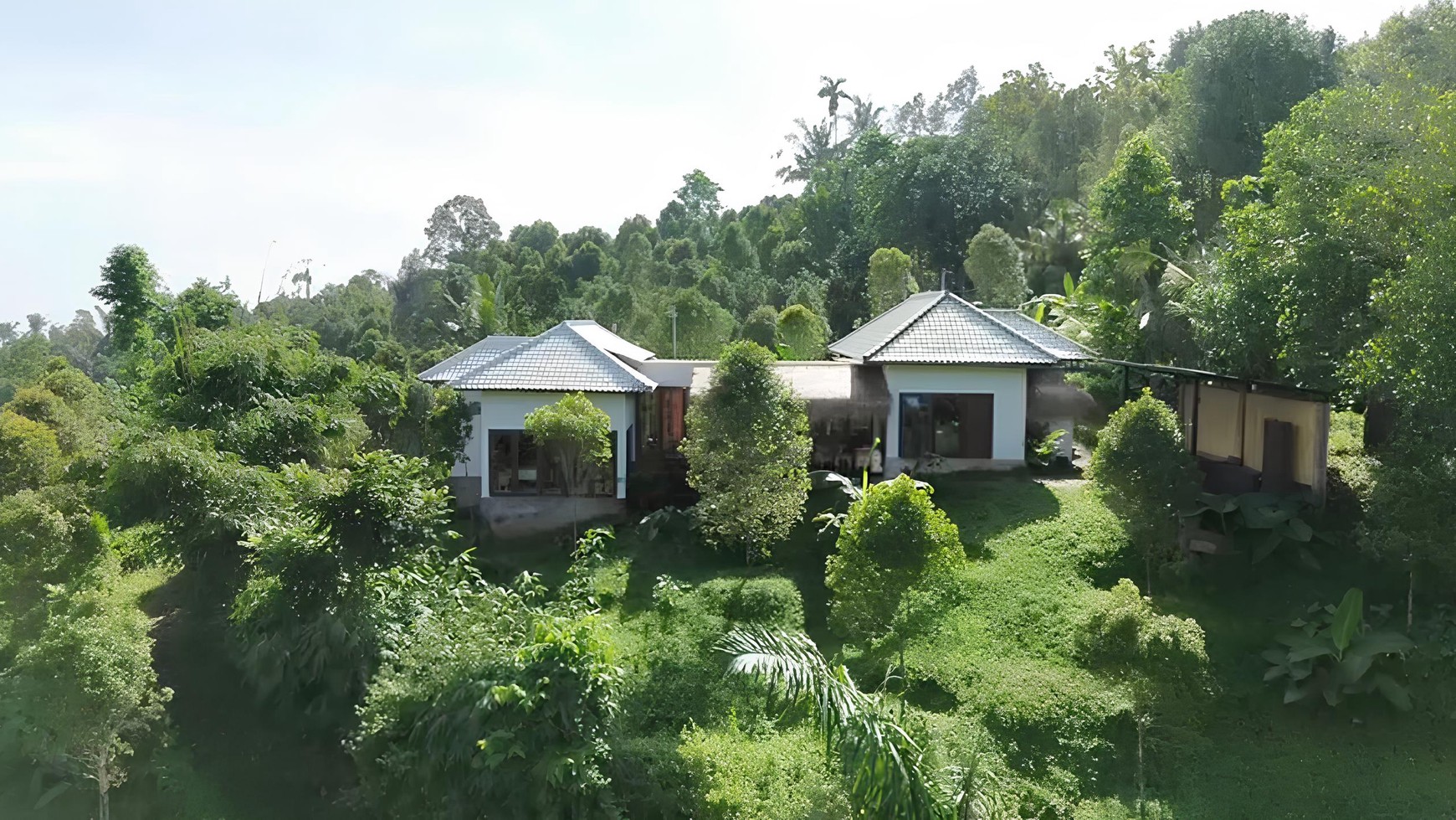 CHARMING 3-BEDROOM HOUSE WITH NATURAL VIEWS, COOL WEATHER, AND CONVENIENCE