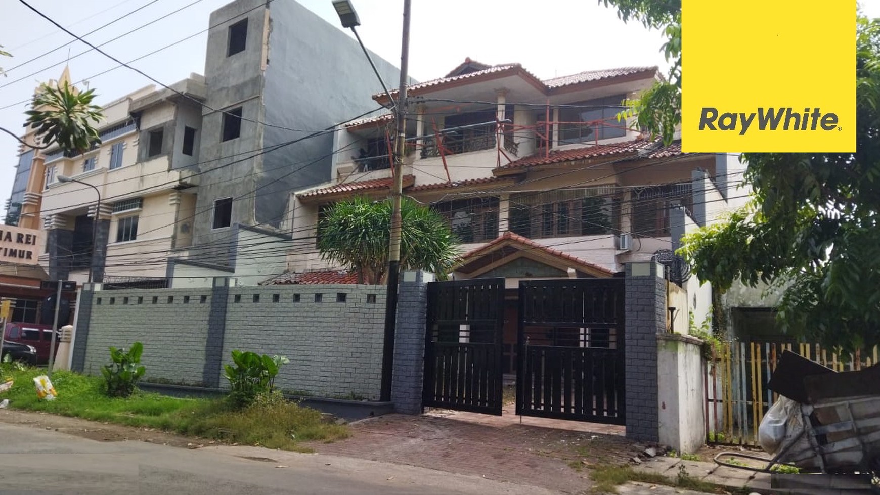 Rumah Dijual Di Jalan Serayu Selangkah Dari Raya Darmo Surabaya