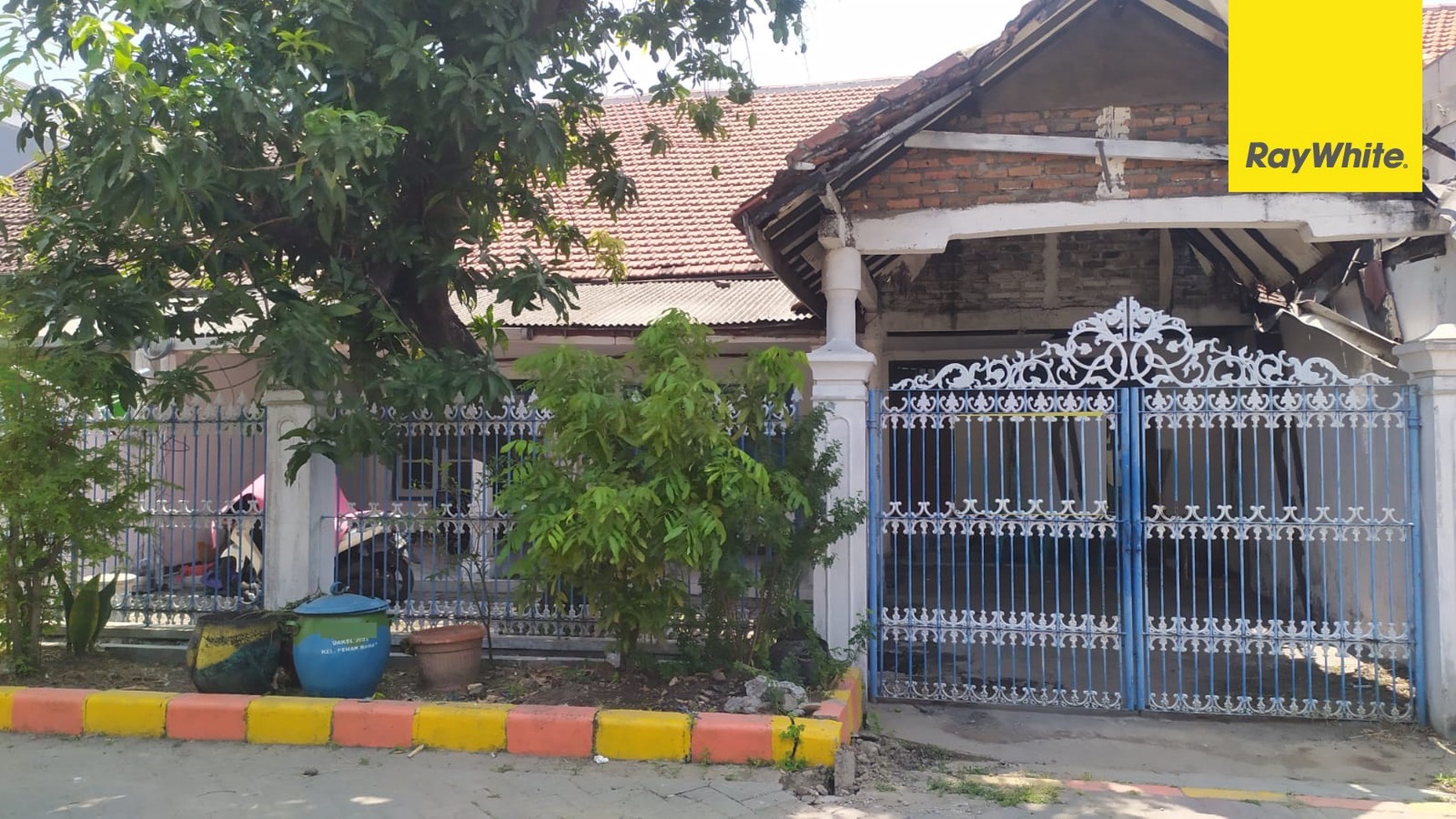 Dijual Rumah Strategis di Jl Ikan Cumi Cumi Perak Surabaya