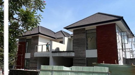 Dijual 1200 m2 Rumah Villa Taman Dayu Sagamore Hill Pandaan Jatim - 2 Private Pool - 15 Kamar Tidur New Baru Hunian Golf Area  - Garasi Carport 11 Mobil