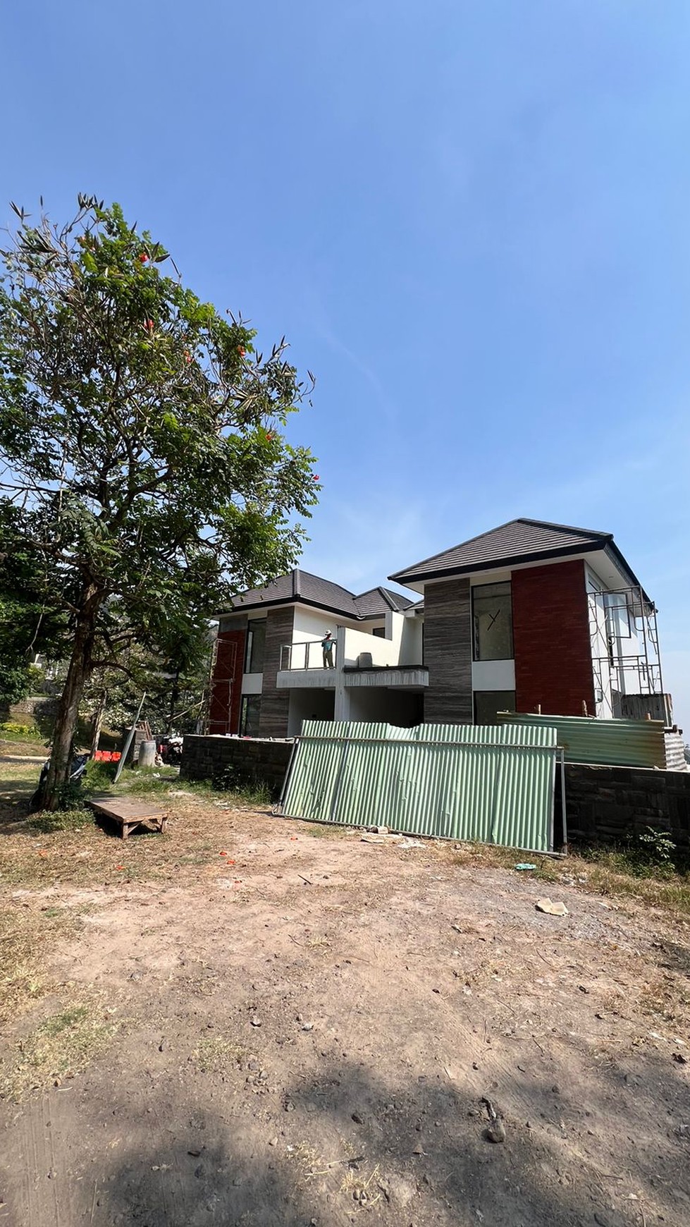 Dijual 1200 m2 Rumah Villa Taman Dayu Sagamore Hill Pandaan Jatim - 2 Private Pool - 15 Kamar Tidur New Baru Hunian Golf Area  - Garasi Carport 11 Mobil