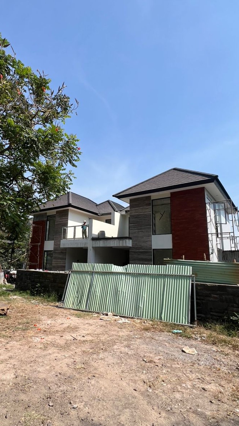 Dijual 1200 m2 Rumah Villa Taman Dayu Sagamore Hill Pandaan Jatim - 2 Private Pool - 15 Kamar Tidur New Baru Hunian Golf Area  - Garasi Carport 11 Mobil