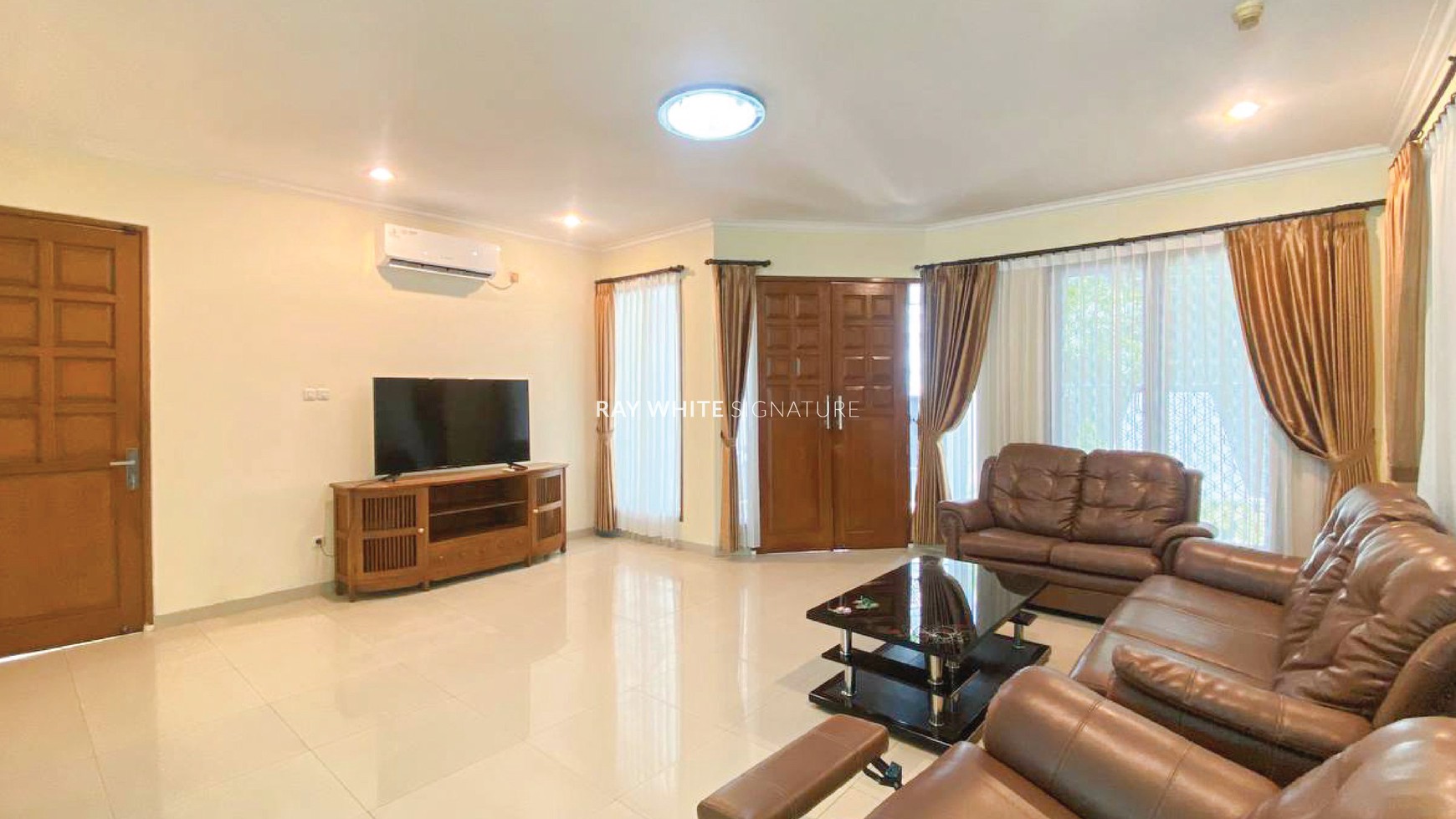 Sewa Rumah Layak Huni di Jl. Denpasar Barat Semi Furnished