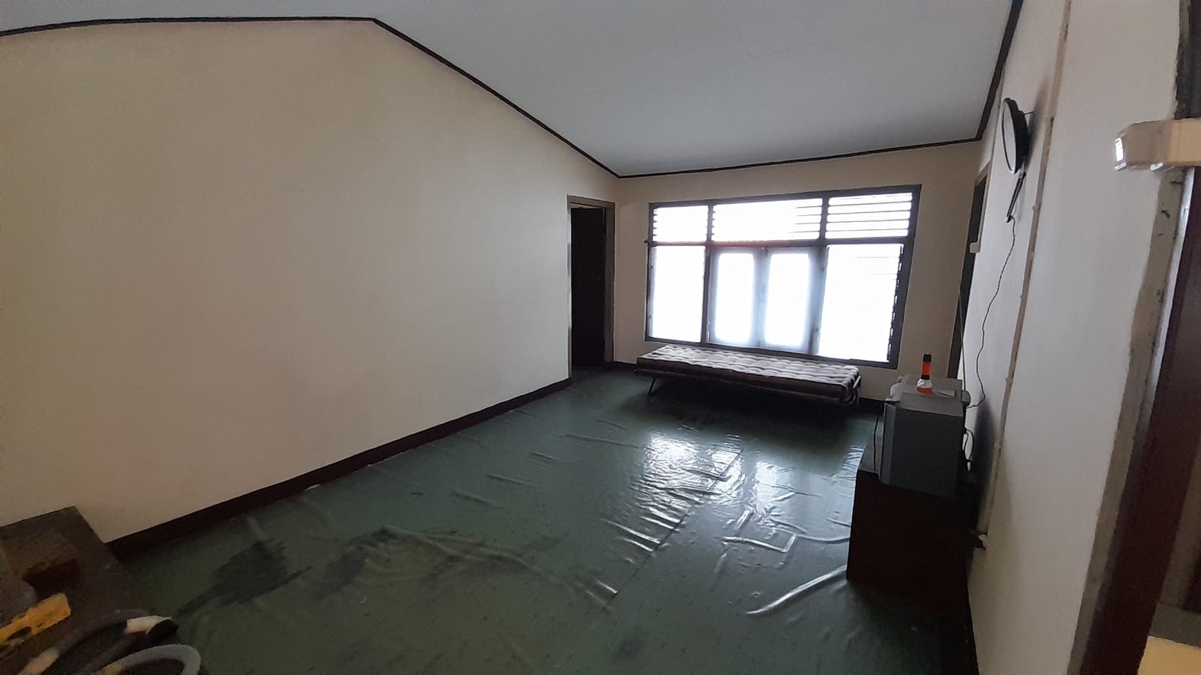 Dijual 1 unit Rumah Lama 2 Tingkat di Kemandoran, Kebayoran Lama Jakarta Selatan