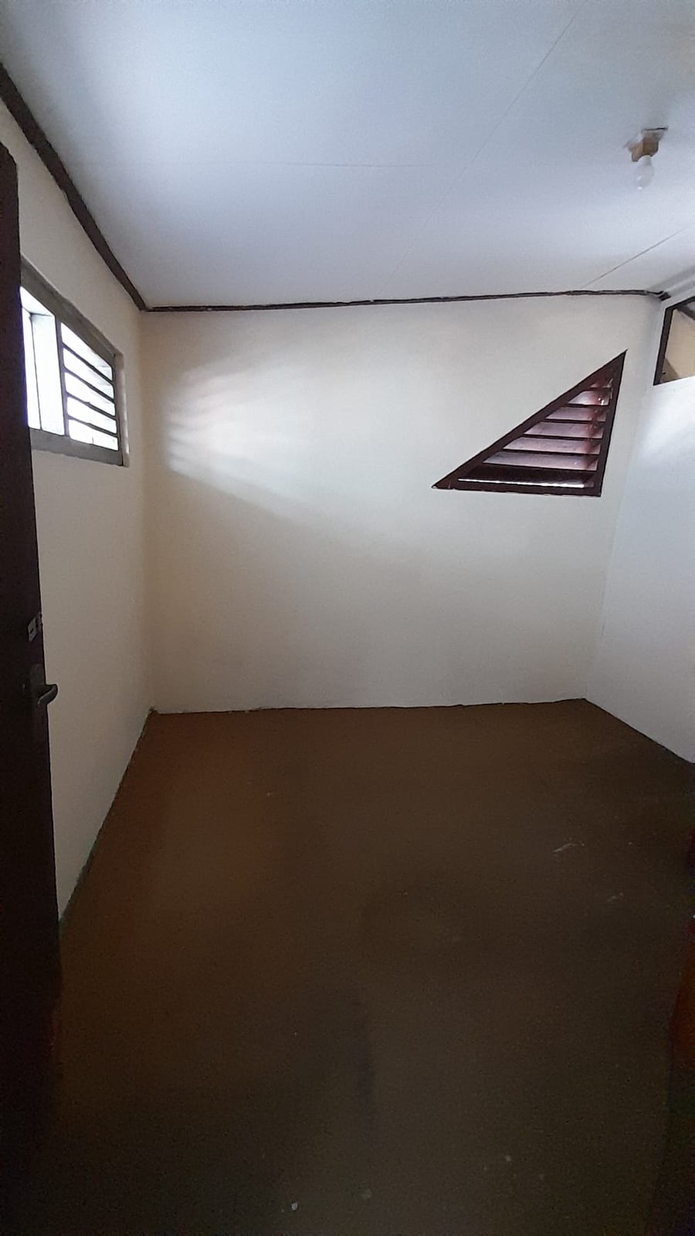 Dijual 1 unit Rumah Lama 2 Tingkat di Kemandoran, Kebayoran Lama Jakarta Selatan