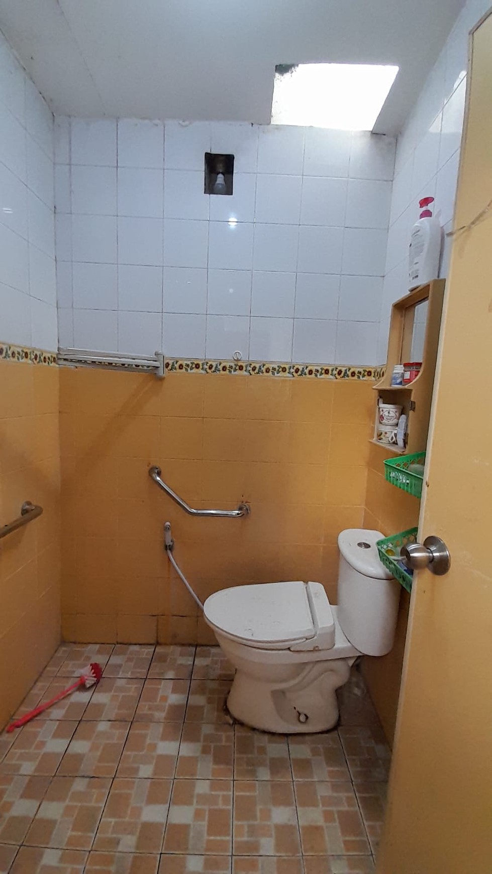 Dijual 1 unit Rumah Lama 2 Tingkat di Kemandoran, Kebayoran Lama Jakarta Selatan