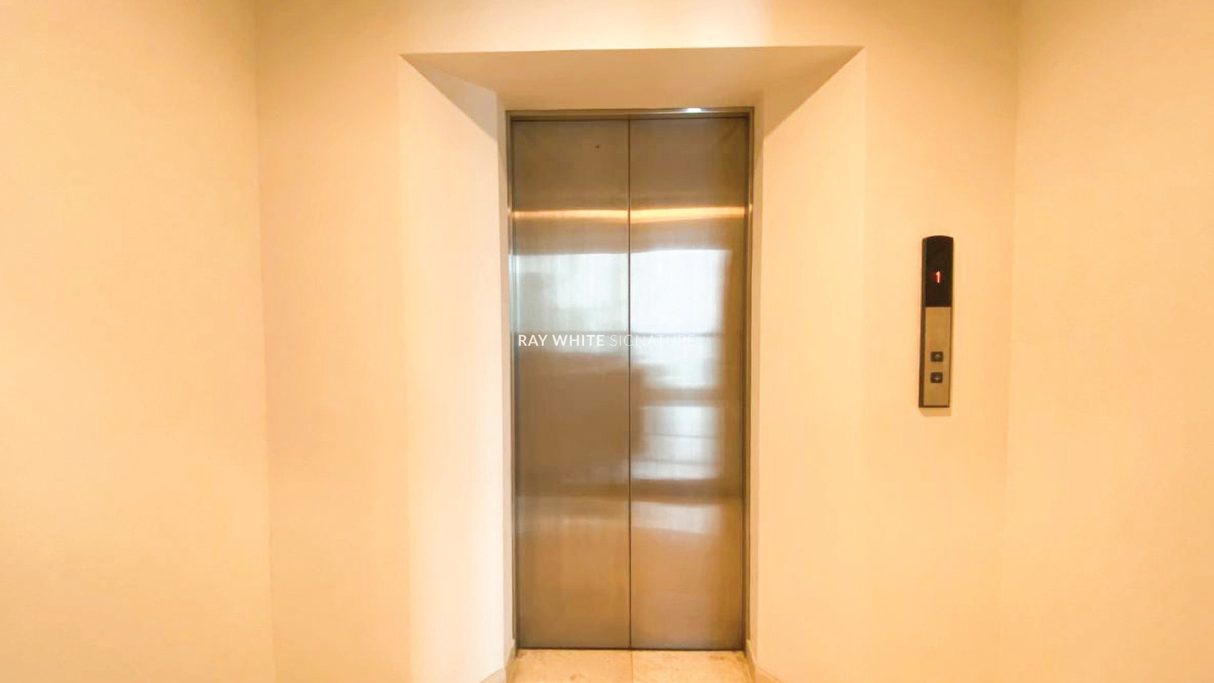 Unit di Apartemen Setiabudi Residence private lift