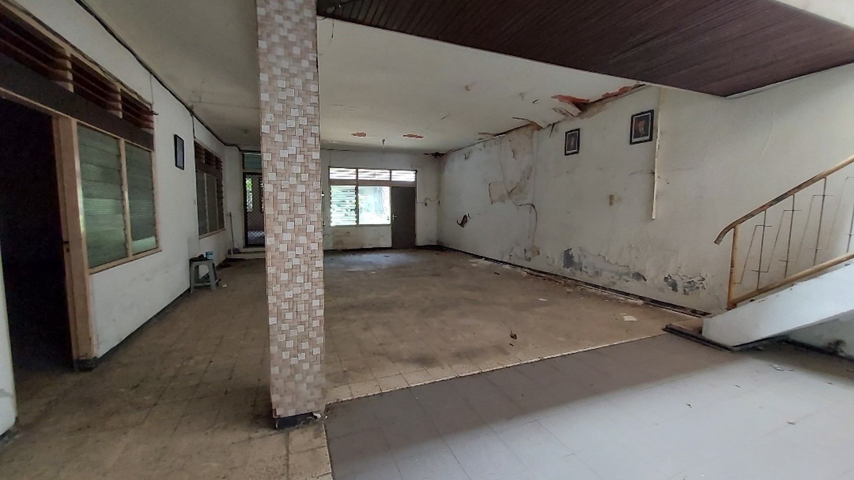 Dijual Rumah Hitung Tanah Tengah Kota Lokasi Strategis cocok Buat Resto Cafe Kantor 