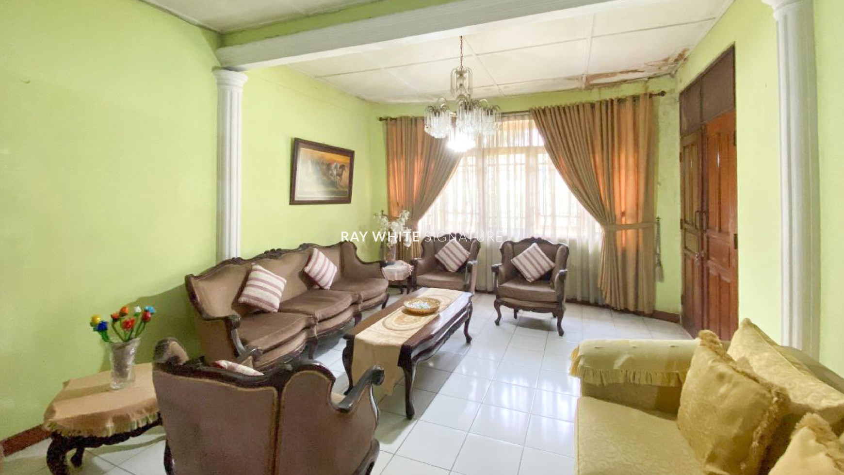 Rumah Lama Terawat di Komplek Arco Jl Jambu