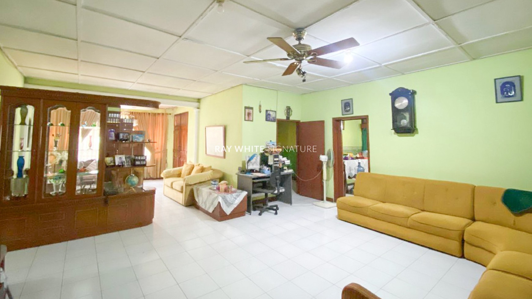 Rumah Lama Terawat di Komplek Arco Jl Jambu