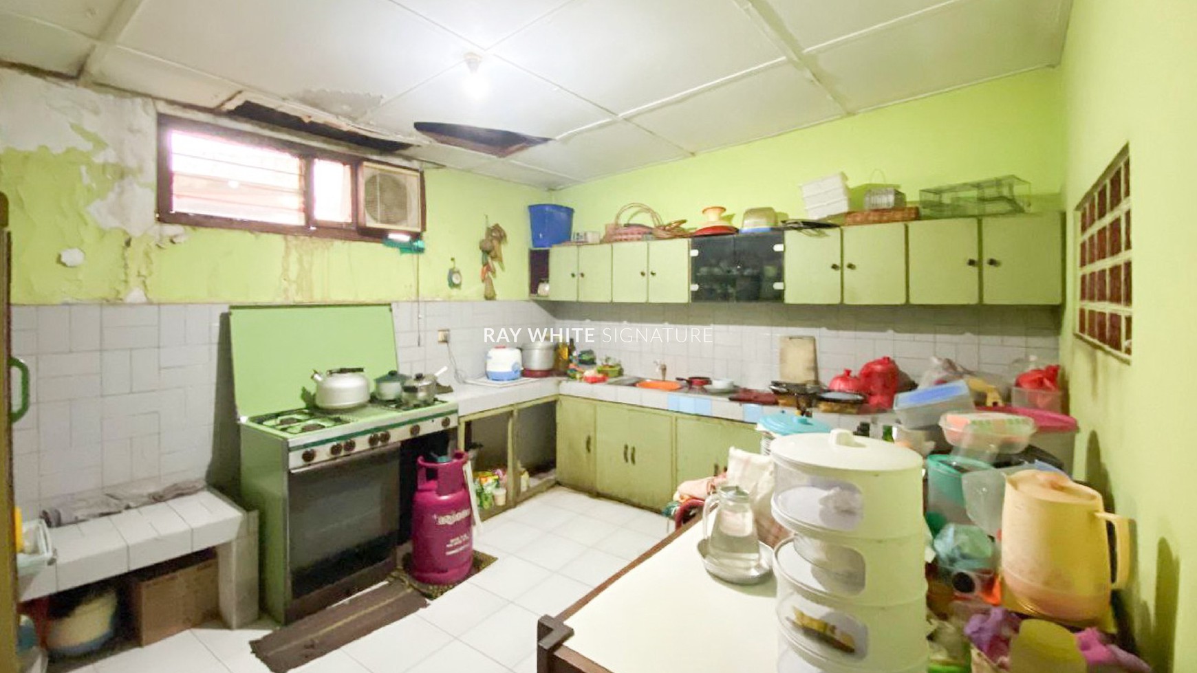 Rumah Lama Terawat di Komplek Arco Jl Jambu