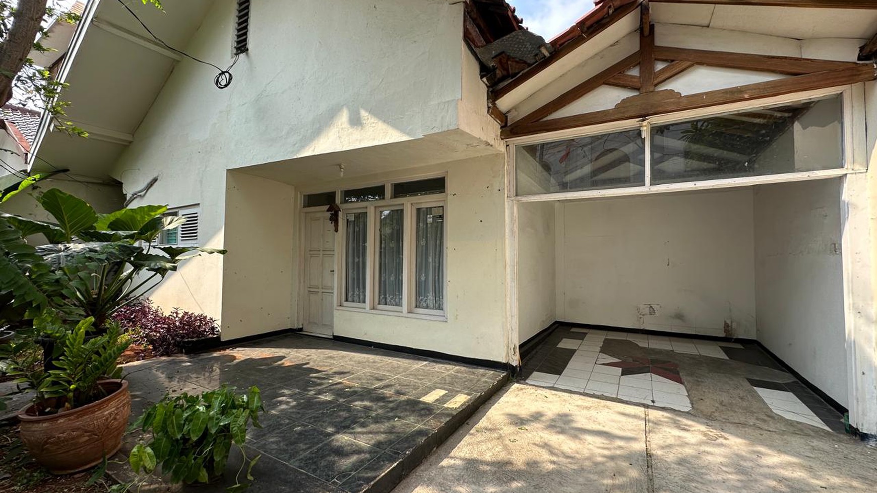 Dijual rumah lama di Tebet Barat - Jakarta Selatan