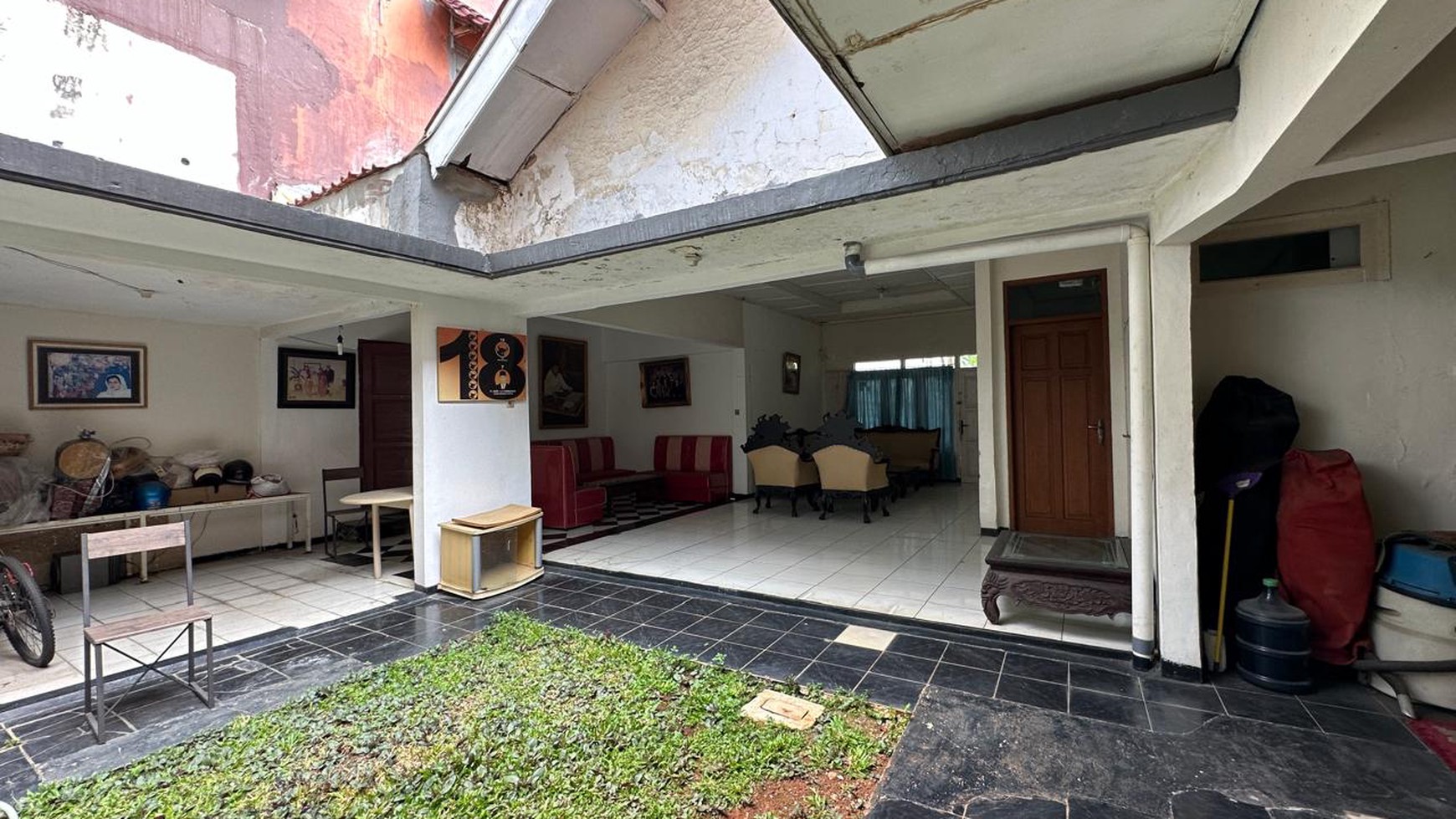 Dijual rumah lama di Tebet Barat - Jakarta Selatan