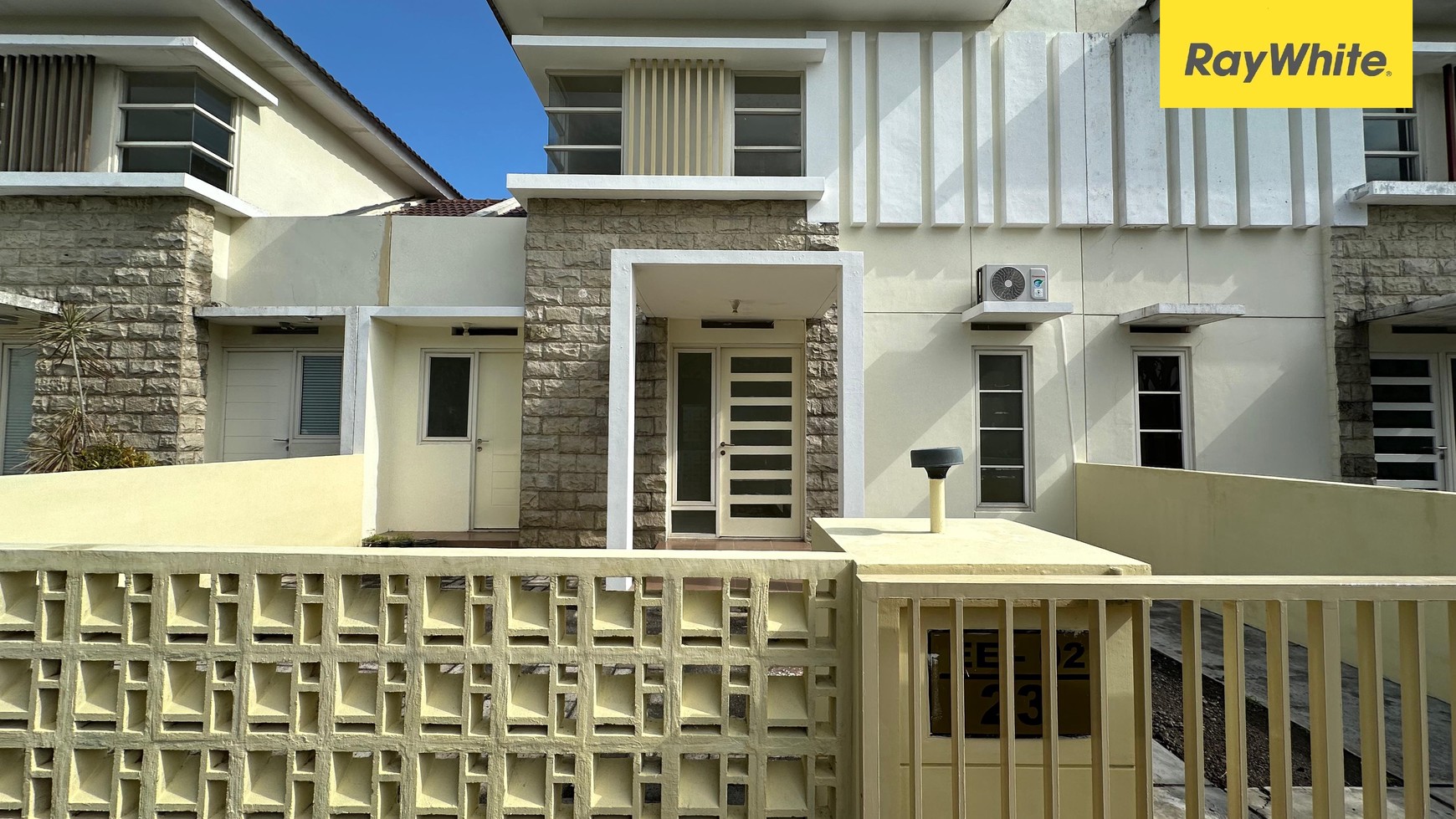 Rumah Dijual Puri Surya Jaya Cluster Valencia Icon Sidoarjo