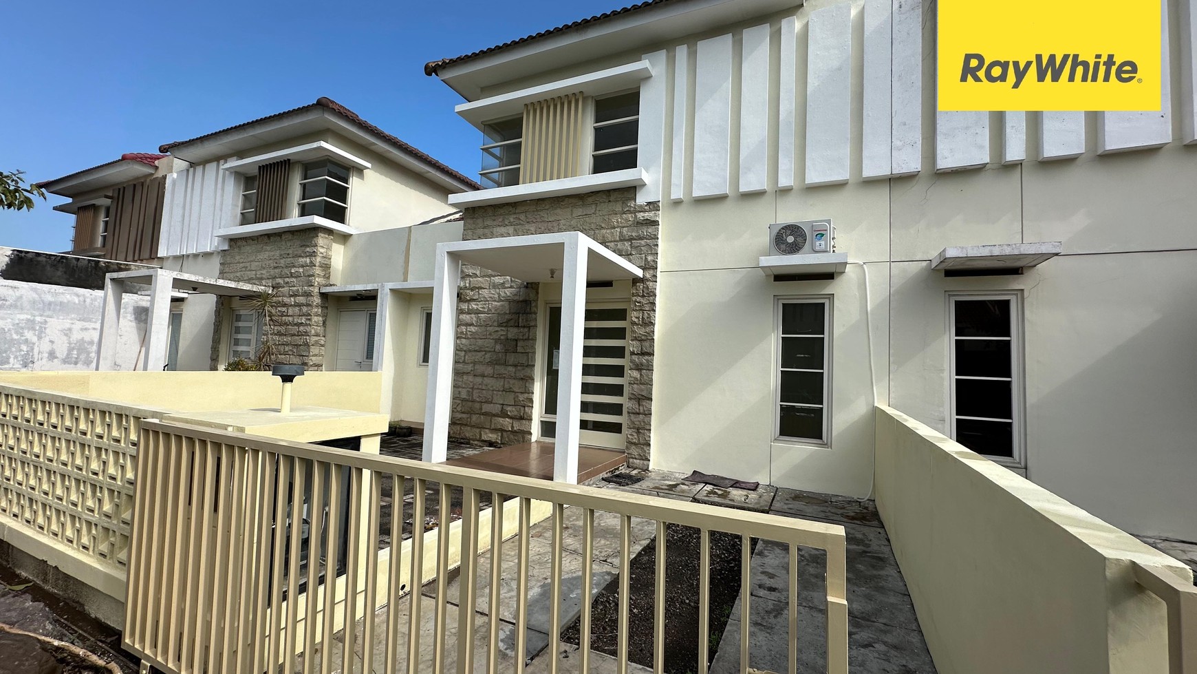 Rumah Dijual Puri Surya Jaya Cluster Valencia Icon Sidoarjo