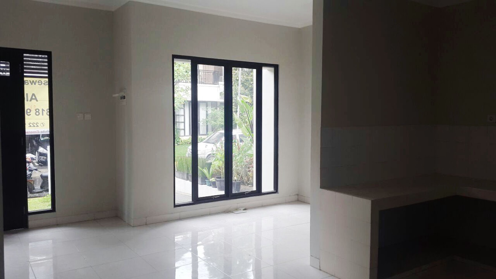 Rumah di Emerald Residence Bintaro Jaya, Hoek, siap huni di Sektor 9