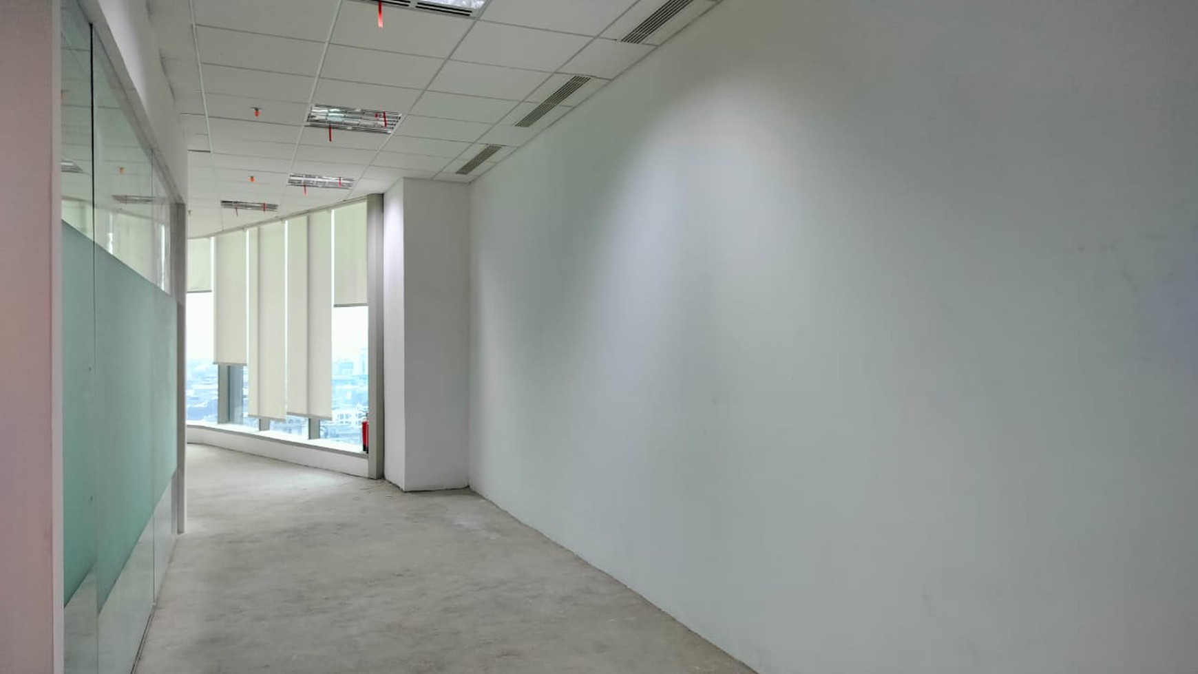 Lippo Thamrin Office, 362 m2,  5 minutes  walking distance  to MRT,  Plaza Indonesia and  Sarinah 