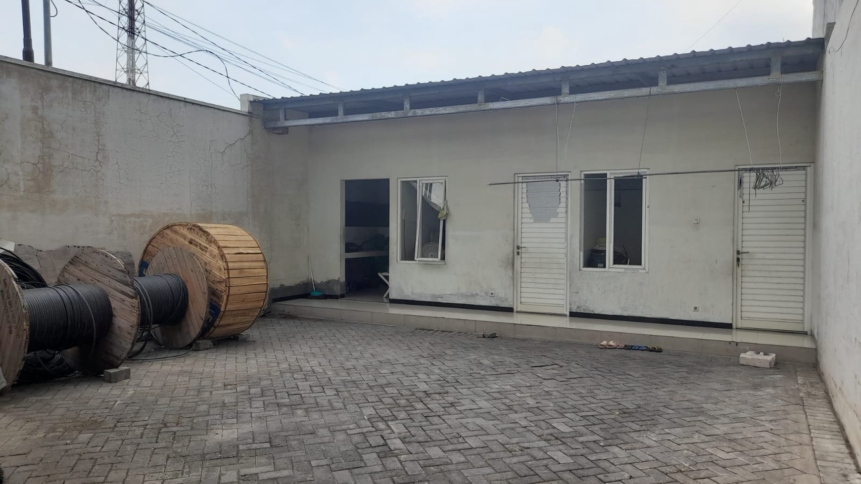 Dijual 312 m2 Gudang Surabaya Barat di Jl. Pesapen area Balas Klumprik- Kebraon - Raya Bangkingan dekat Raya Mastrip ,Akses TOL Gunungsari