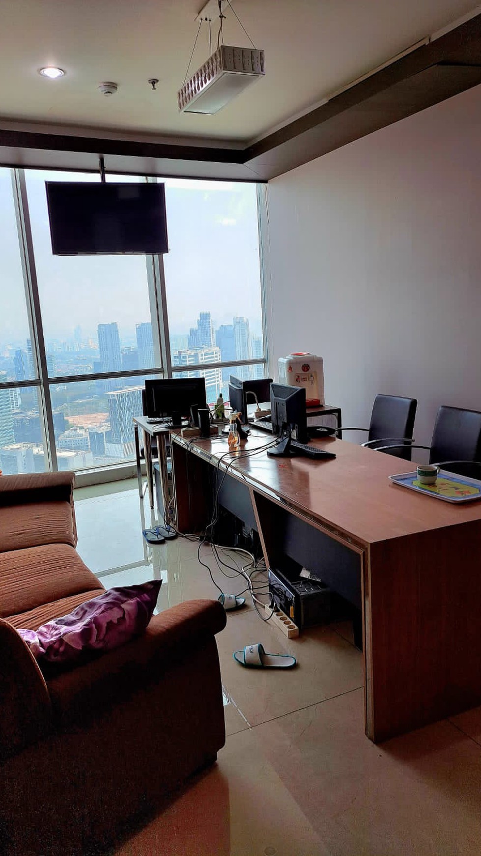 Axa Tower Office Space, 348 m2, Hadap TImur, Feng shui Bagus, harga 29 juta/m2, hanya 5 Menit ke LRT Station,  direct akses ke Mall Kuningan ity