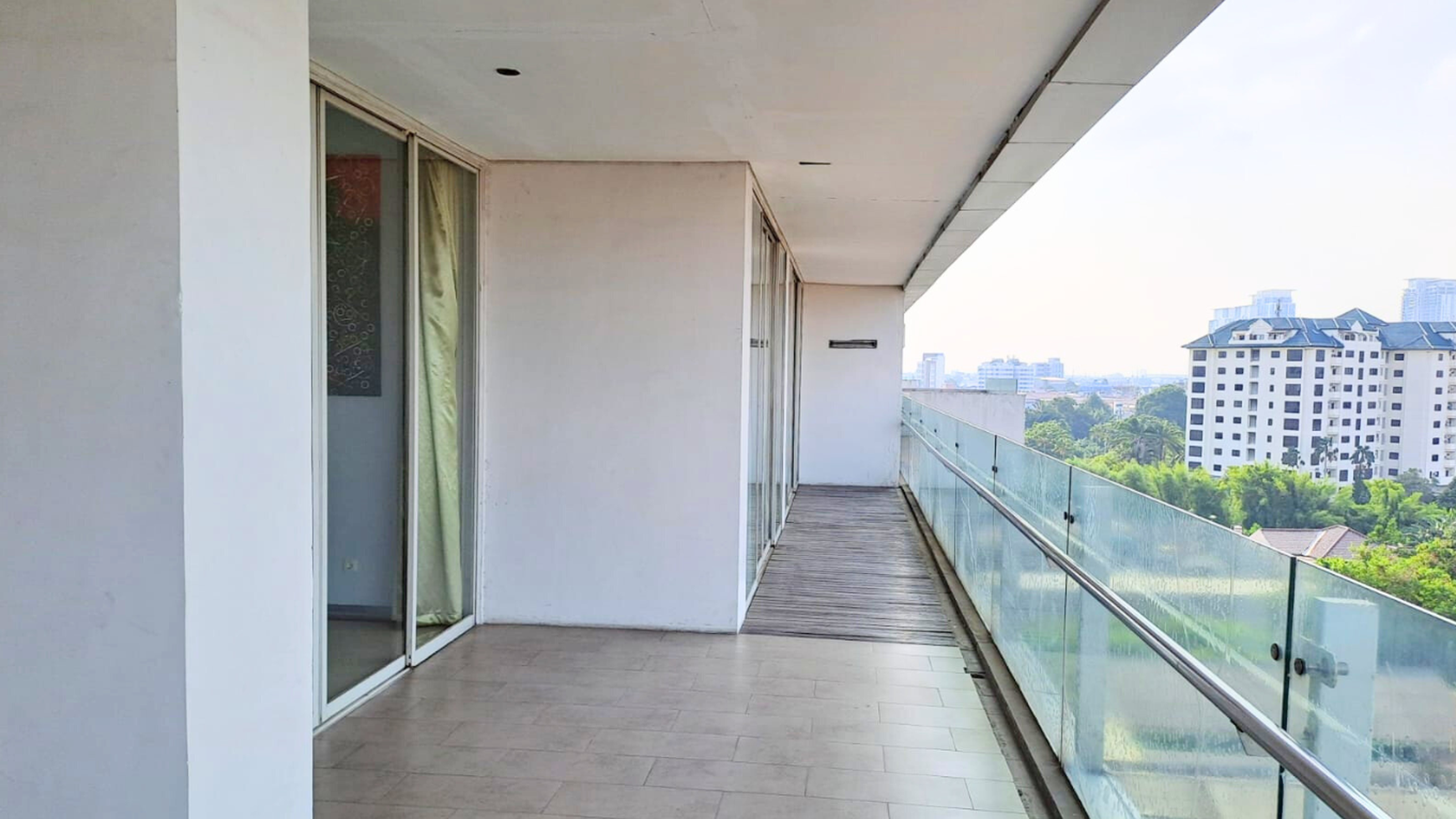 Apartemen 1 lantai Private Lift Sendiri Di Mampang Prapatan, Jakarta Selatan