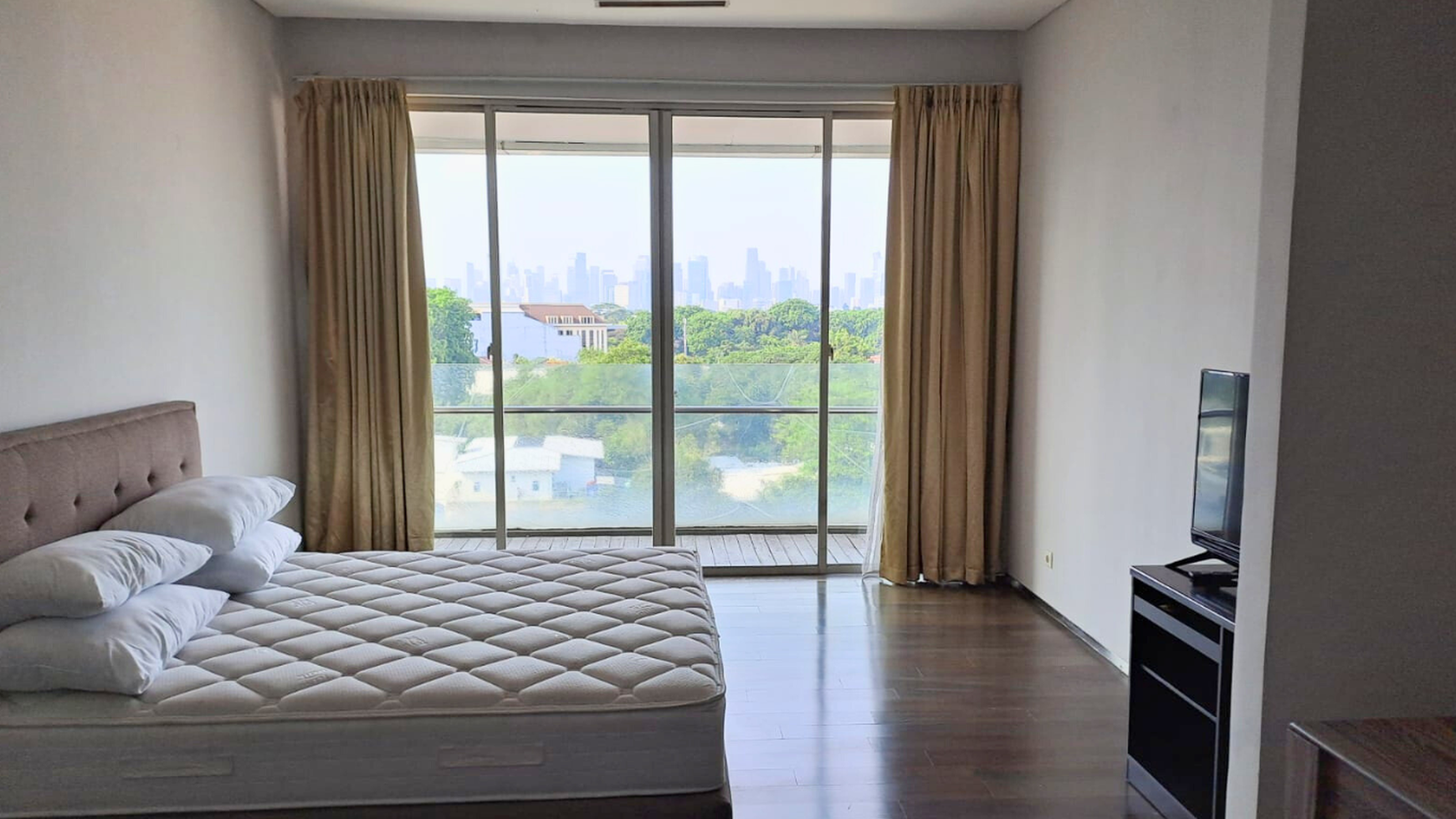 Apartemen 1 lantai Private Lift Sendiri Di Mampang Prapatan, Jakarta Selatan