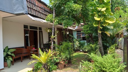  Rumah dengan suasana vintage dan tenang, Bangunan Kokoh Lokasi Strategis di Kebayoran Baru, Jakarta Selatan