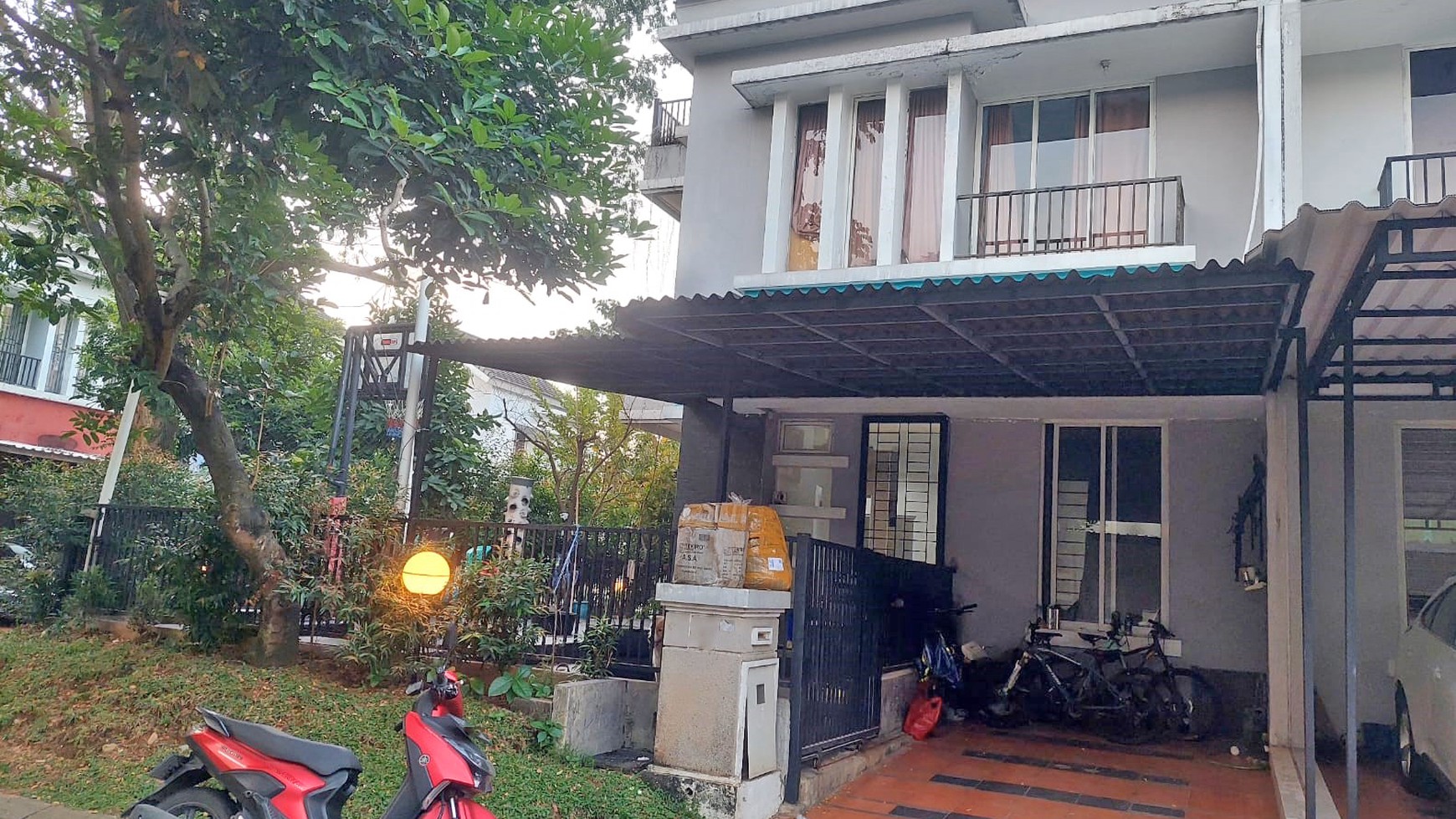 Rumah Hoek 2,5 lantai di Pondok Hijau Golf Summarecon