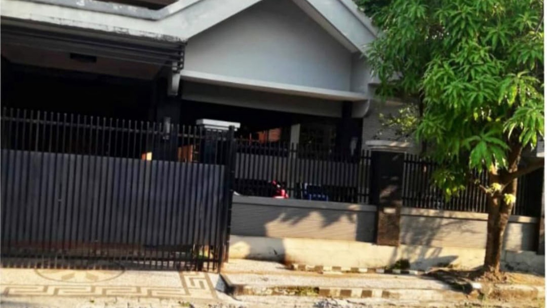 1800. Dijual Sebidang Tanah dan Bangunan di Kutisari Indah Utara