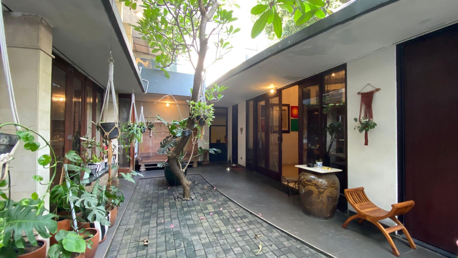 Rumah di Jl. Kerinci Kebayoran Baru