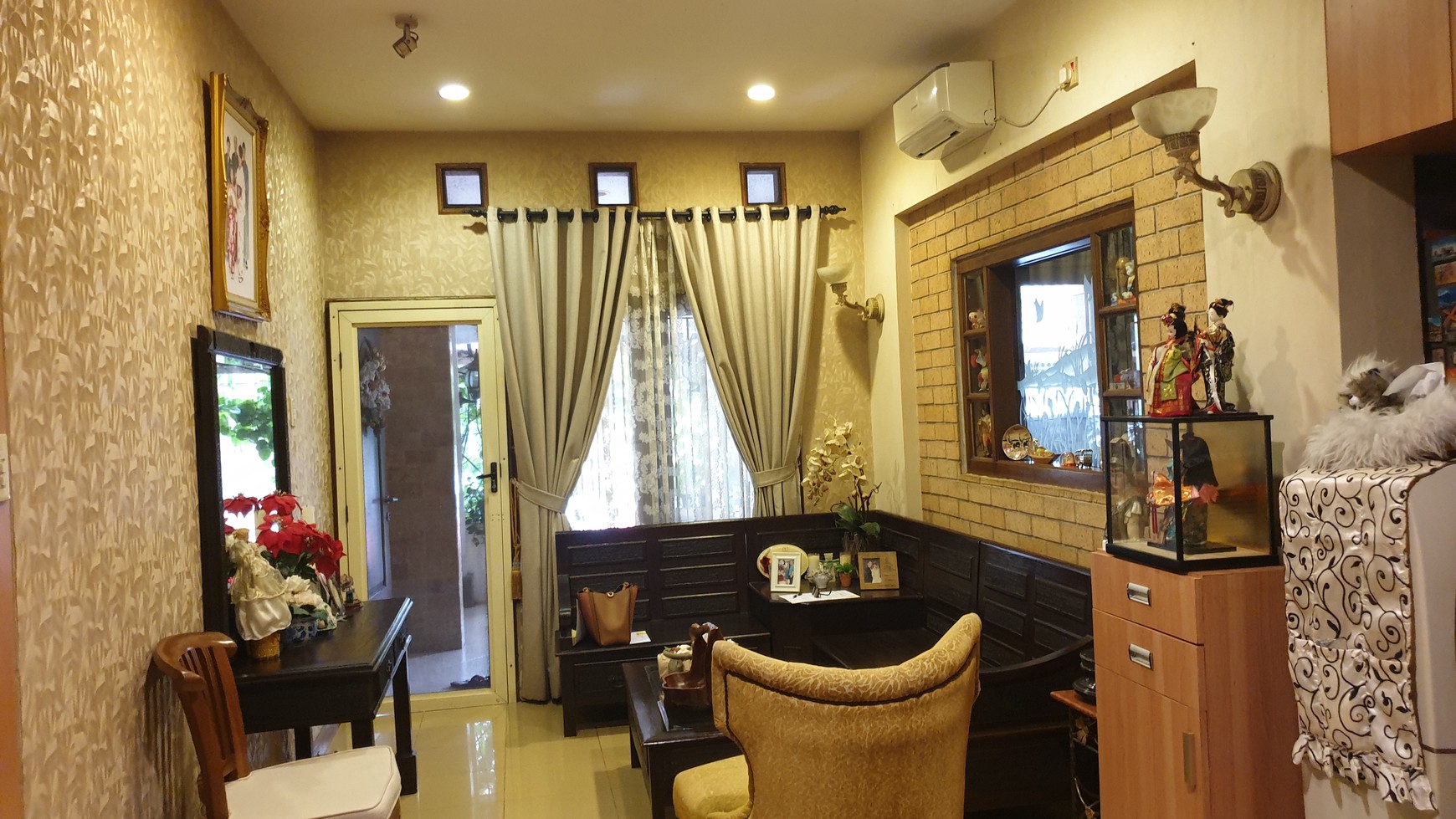 Rumah 3 Lantai Siap Huni dgn Interior Cantik & Fungsional Bintaro