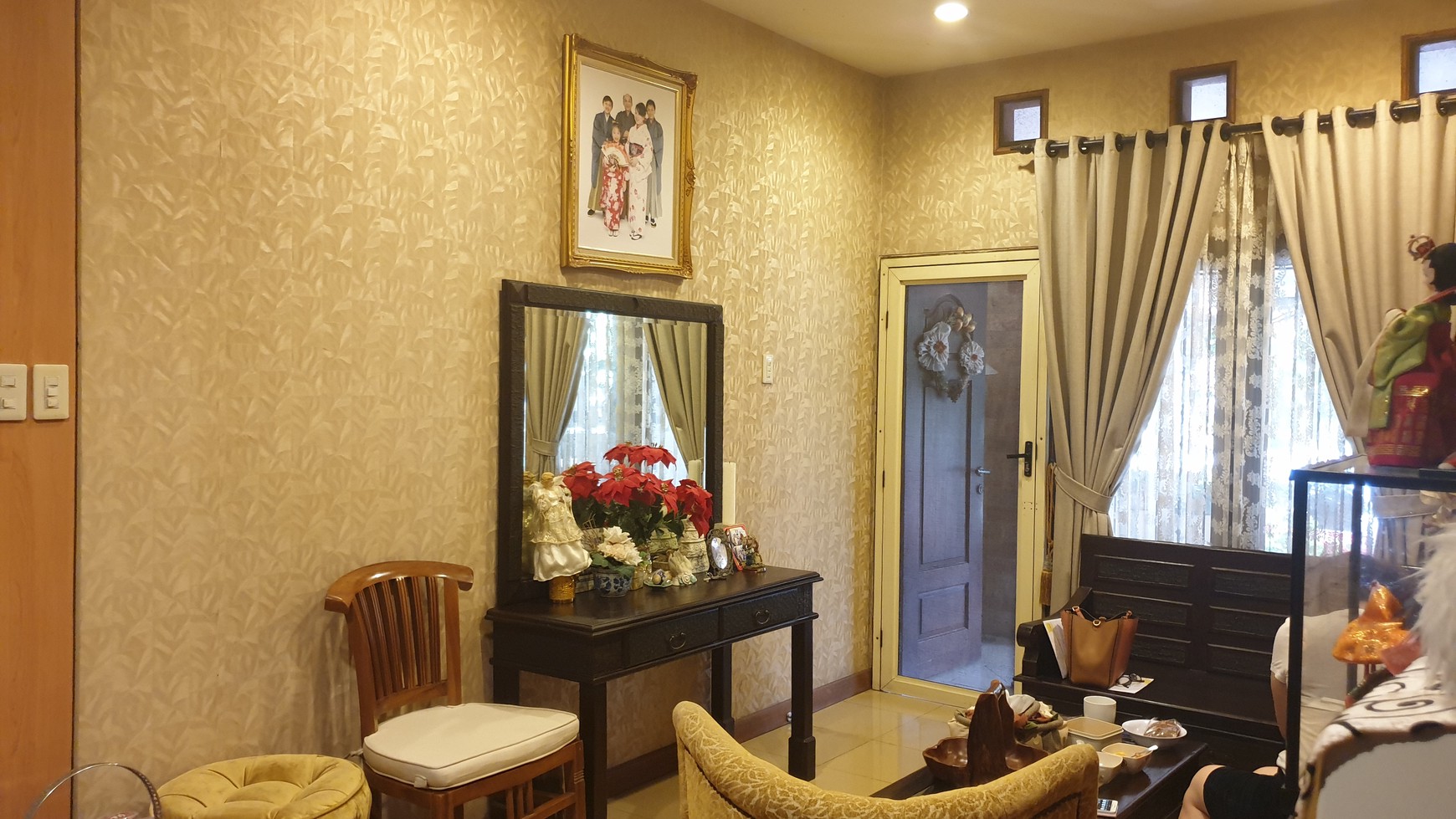 Rumah 3 Lantai Siap Huni dgn Interior Cantik & Fungsional Bintaro