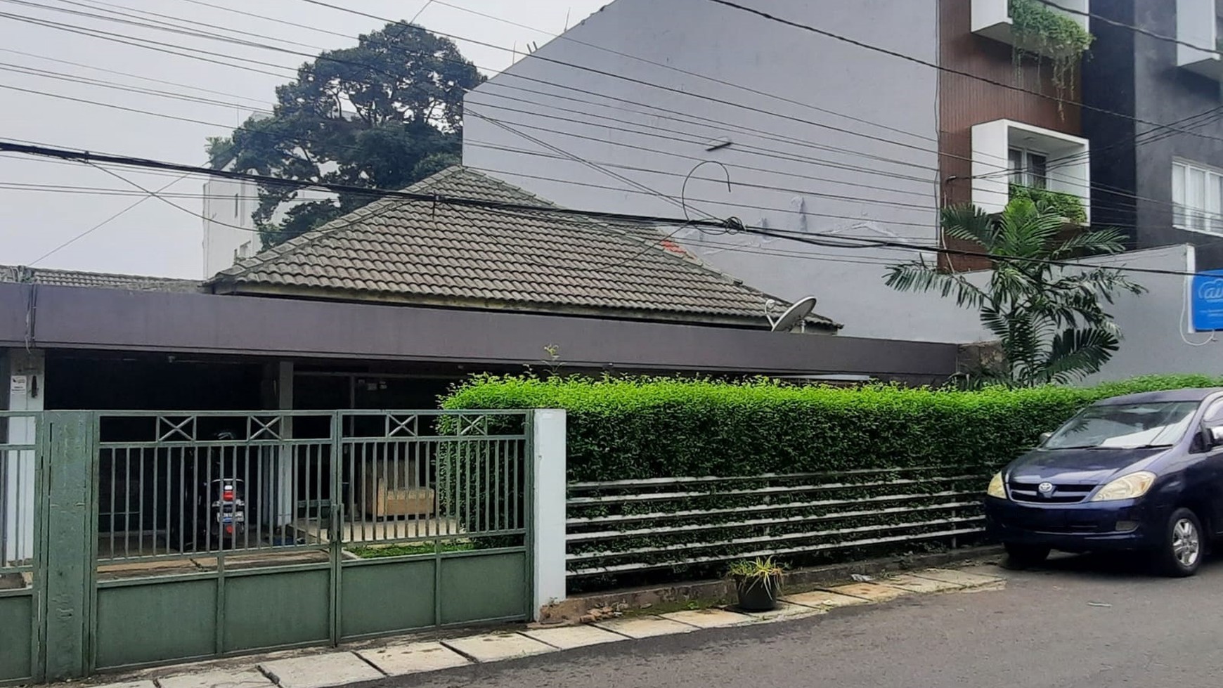 Rumah Lokasi Strategis dengan Bangunan Kokoh @Kebon Jeruk