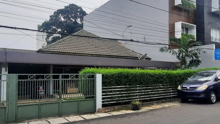 Rumah Lokasi Strategis dengan Bangunan Kokoh @Kebon Jeruk