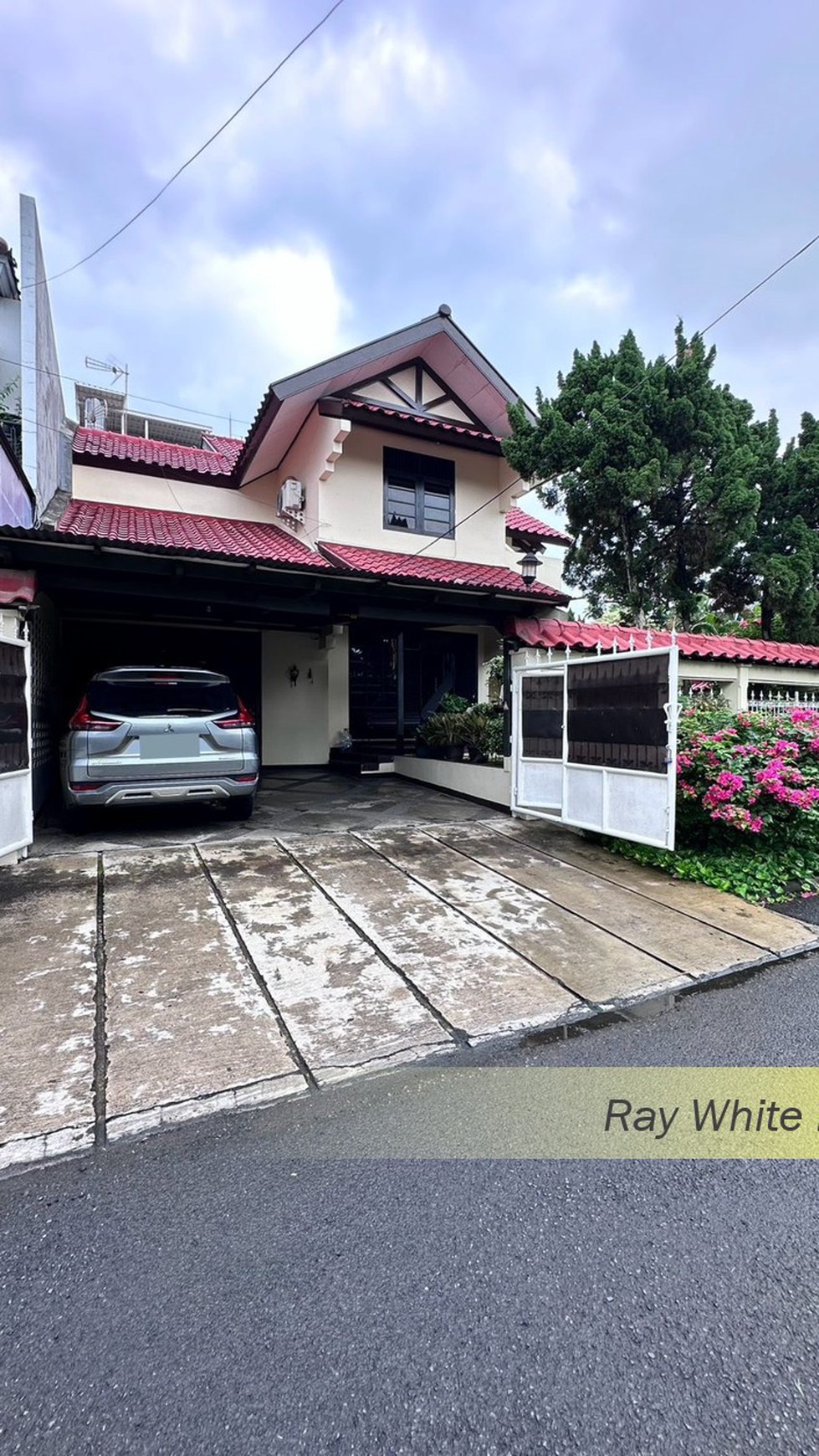 RUMAH SIAP HUNI POSISI HOEK BEST PRICE DI PONDOK INDAH, JAKARTA SELATAN #CH