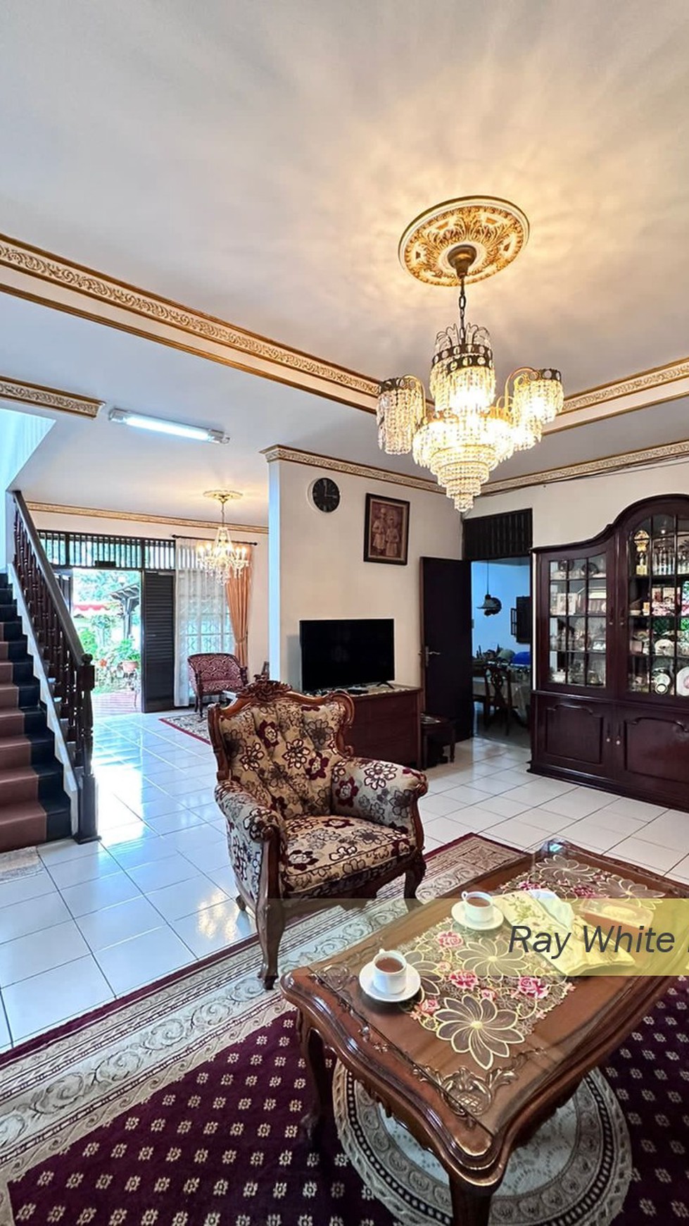 RUMAH SIAP HUNI POSISI HOEK BEST PRICE DI PONDOK INDAH, JAKARTA SELATAN #CH