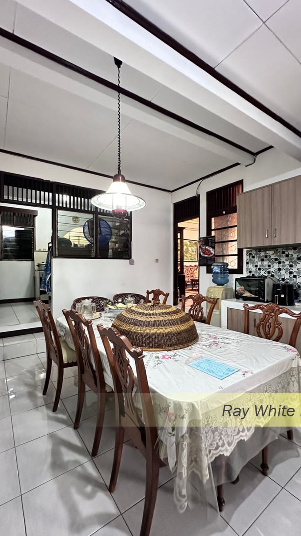 RUMAH SIAP HUNI POSISI HOEK BEST PRICE DI PONDOK INDAH, JAKARTA SELATAN #CH