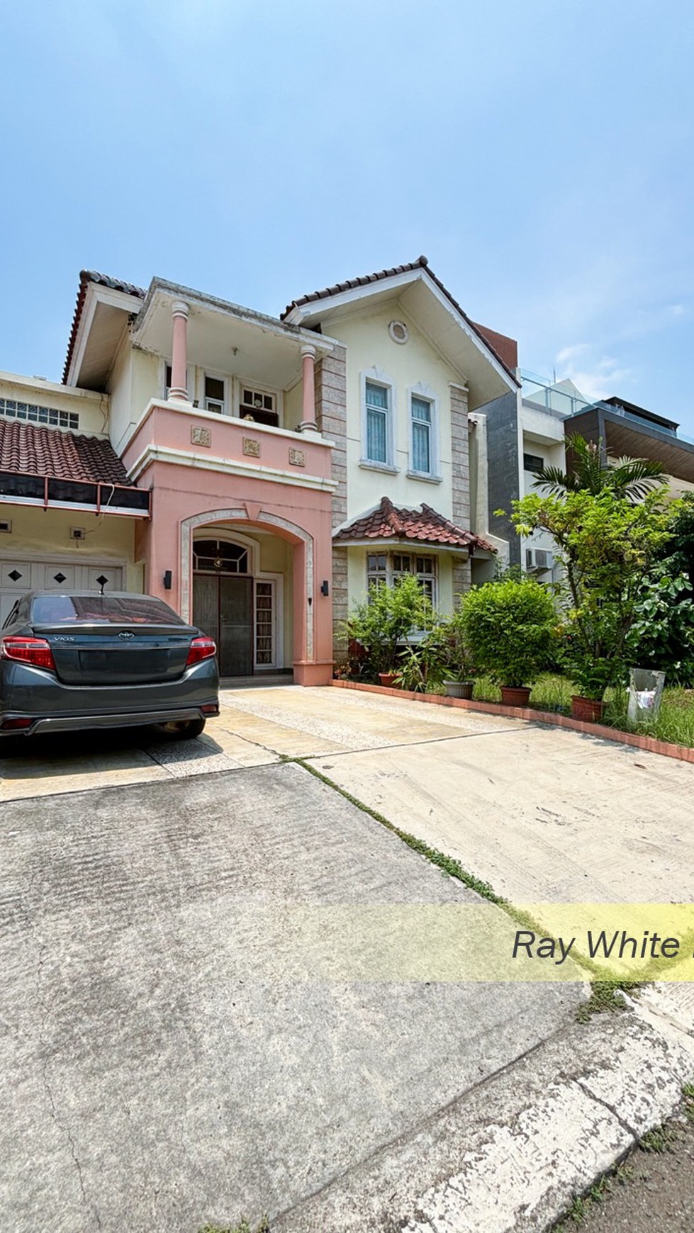 RUMAH MINIMALIS DI KAWASAN ELIT ALAM SUTRA, TANGERANG SELATAN #CH