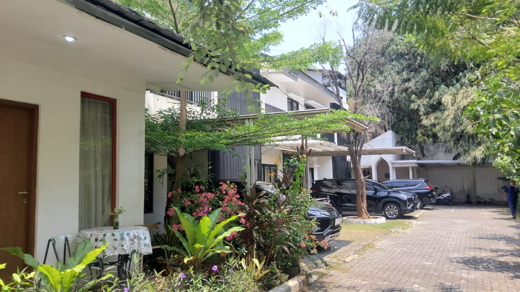 Rumah Asri dan Nyaman Lokasi Strategis di Kemang Selatan