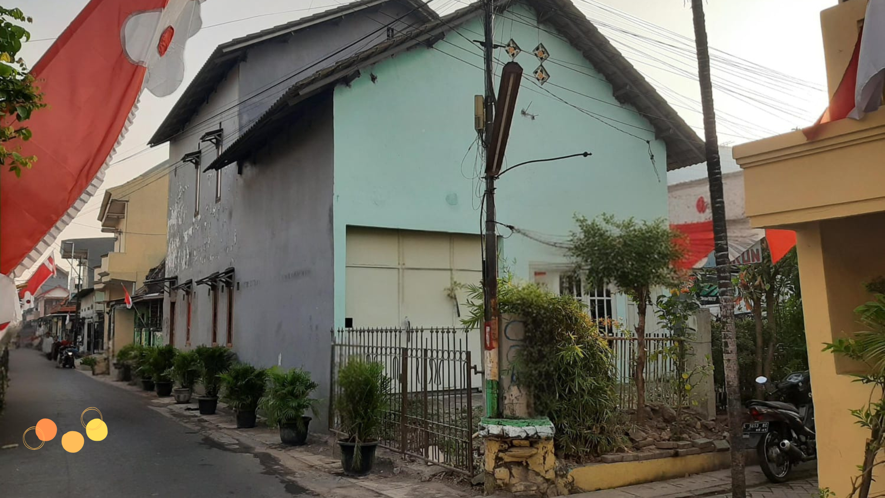 DIJUAL CEPAT! RUMAH 2 LANTAI DI KEDUNG ANYAR, SURABAYA - LOKASI STRATEGIS